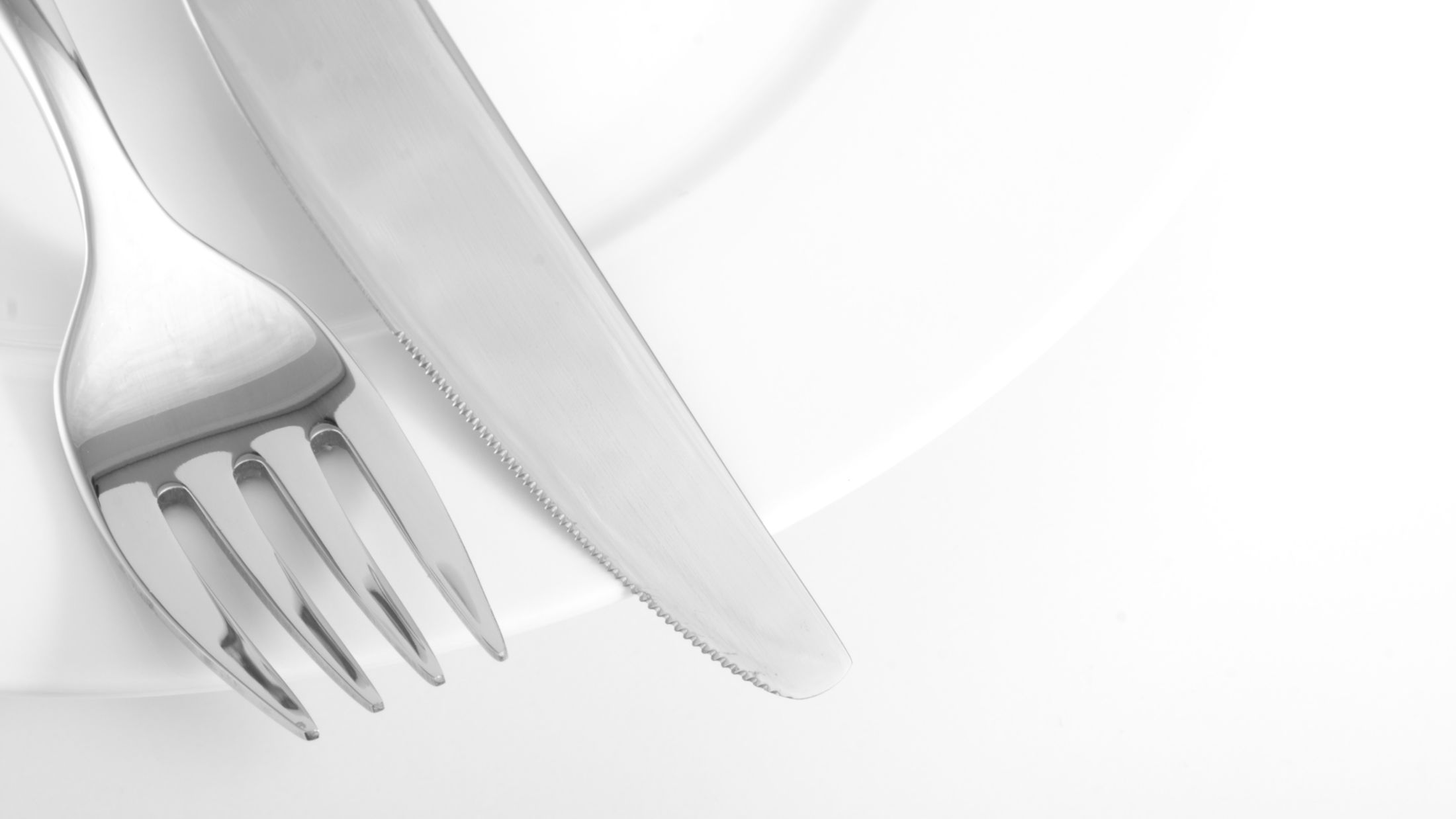 cutlery on a plate; Shutterstock ID 20269036; PO: Sovereign
