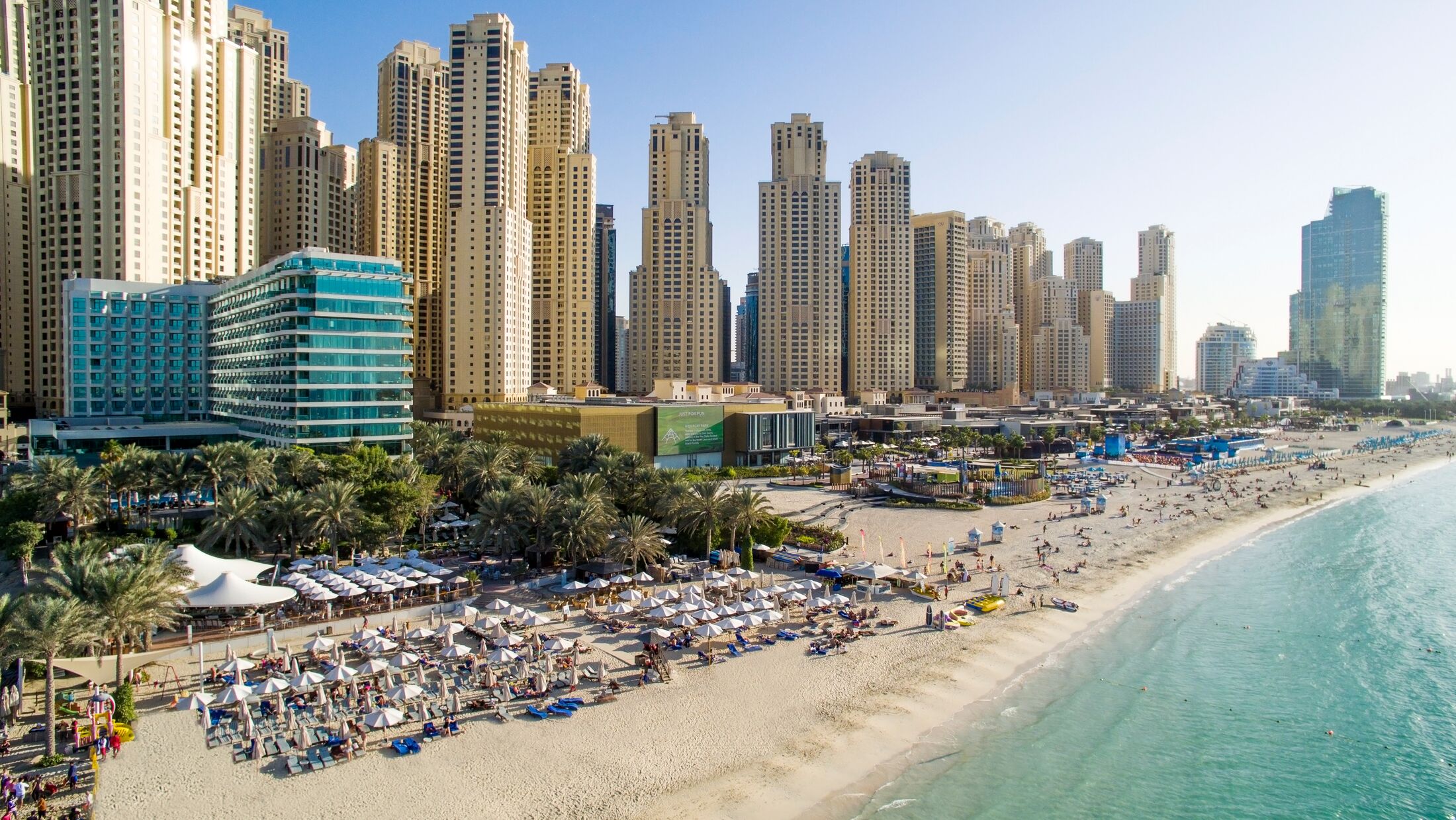 Hilton-Dubai-2022-Beach-View-003-110196-Hybris