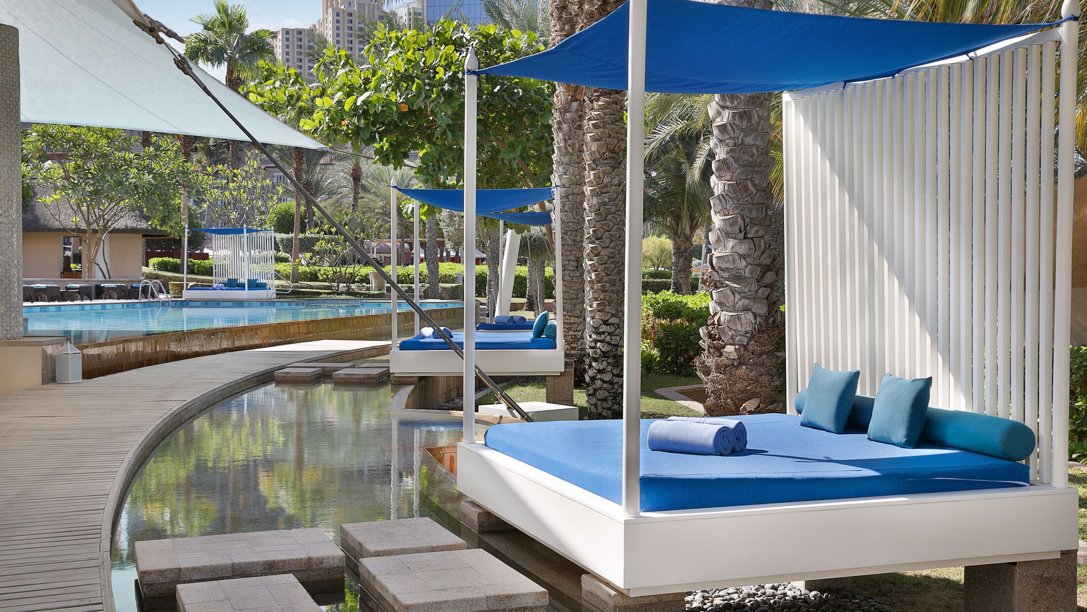 Ritz-Carlton-Dubai-2021-La-Baie-Lounge-Cabanas-001-107997-Hybris