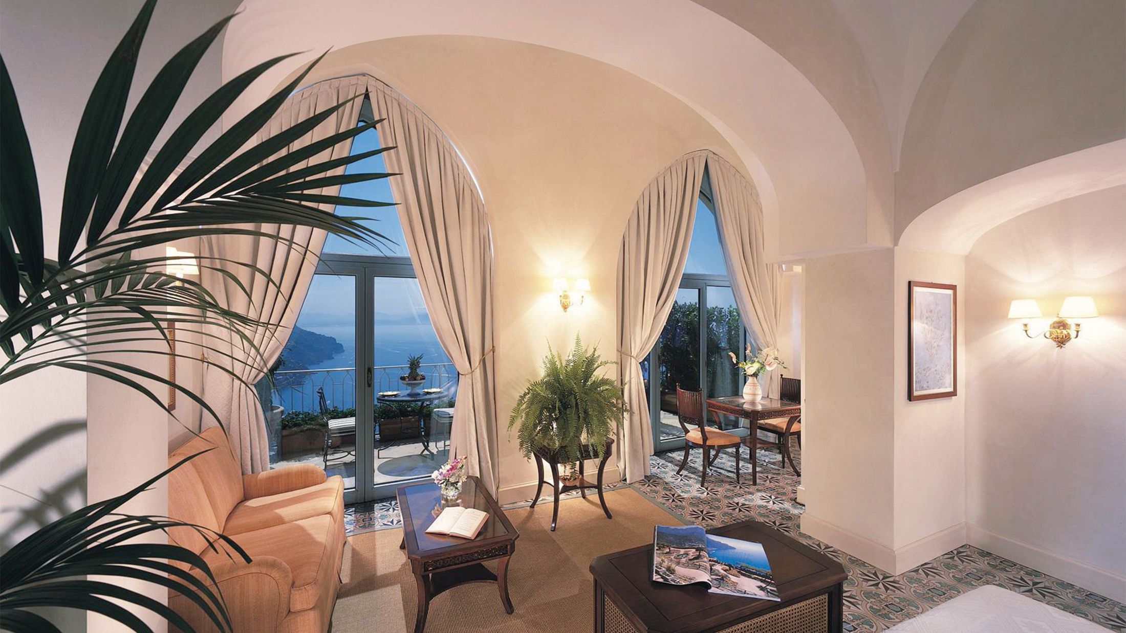 NAP.A.2007.114957.010.jpg-Hybris