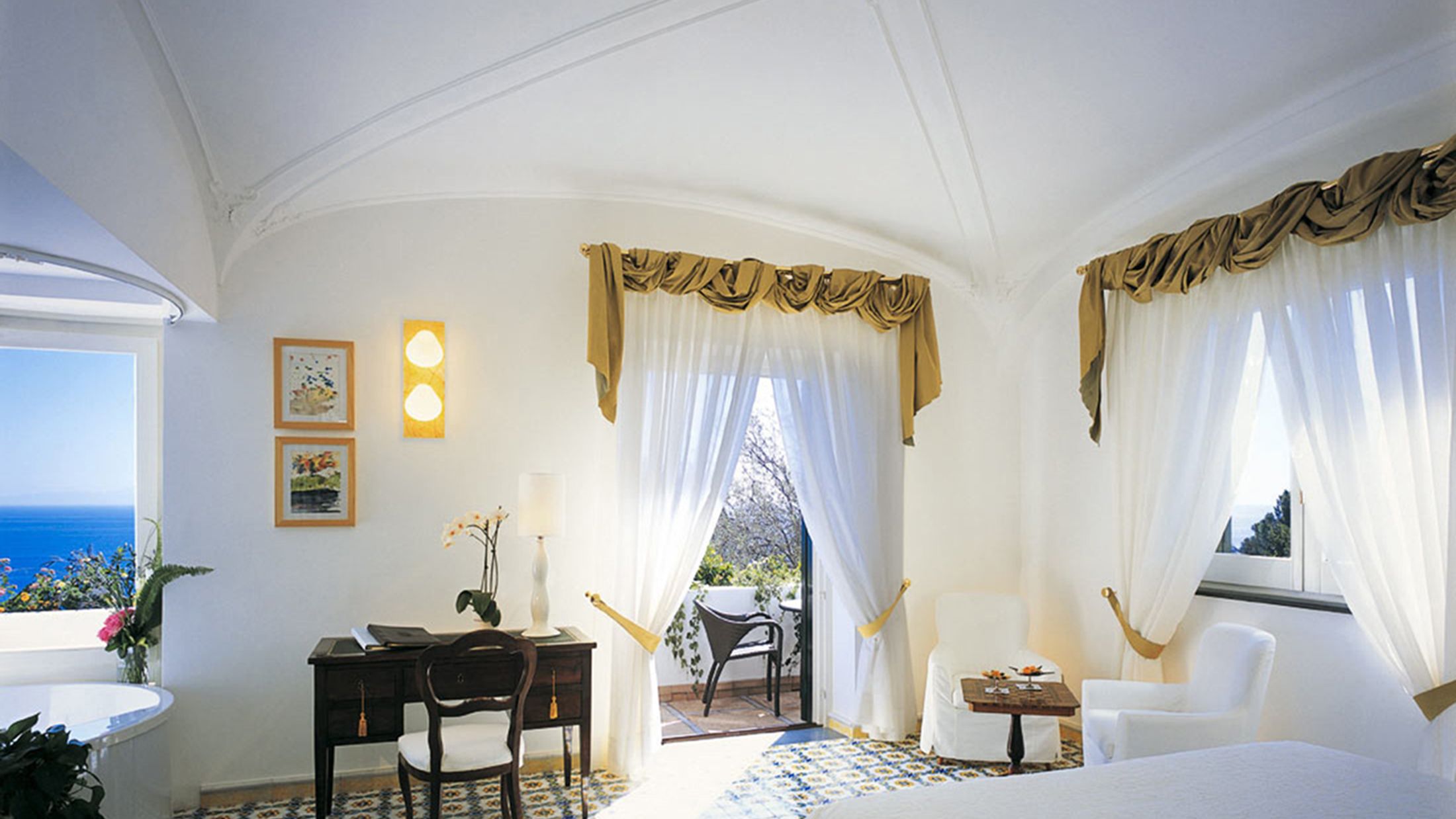 NAP.S.2013.105135.067.jpg-Hybris