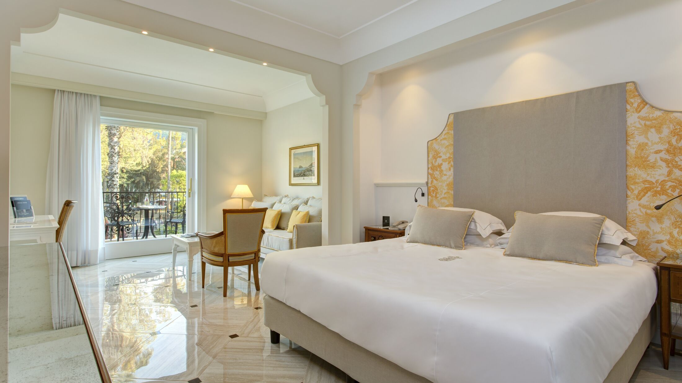 Grand-Hotel-Royal-2022-Superior-Junior-Suite-001-101947-Hybris