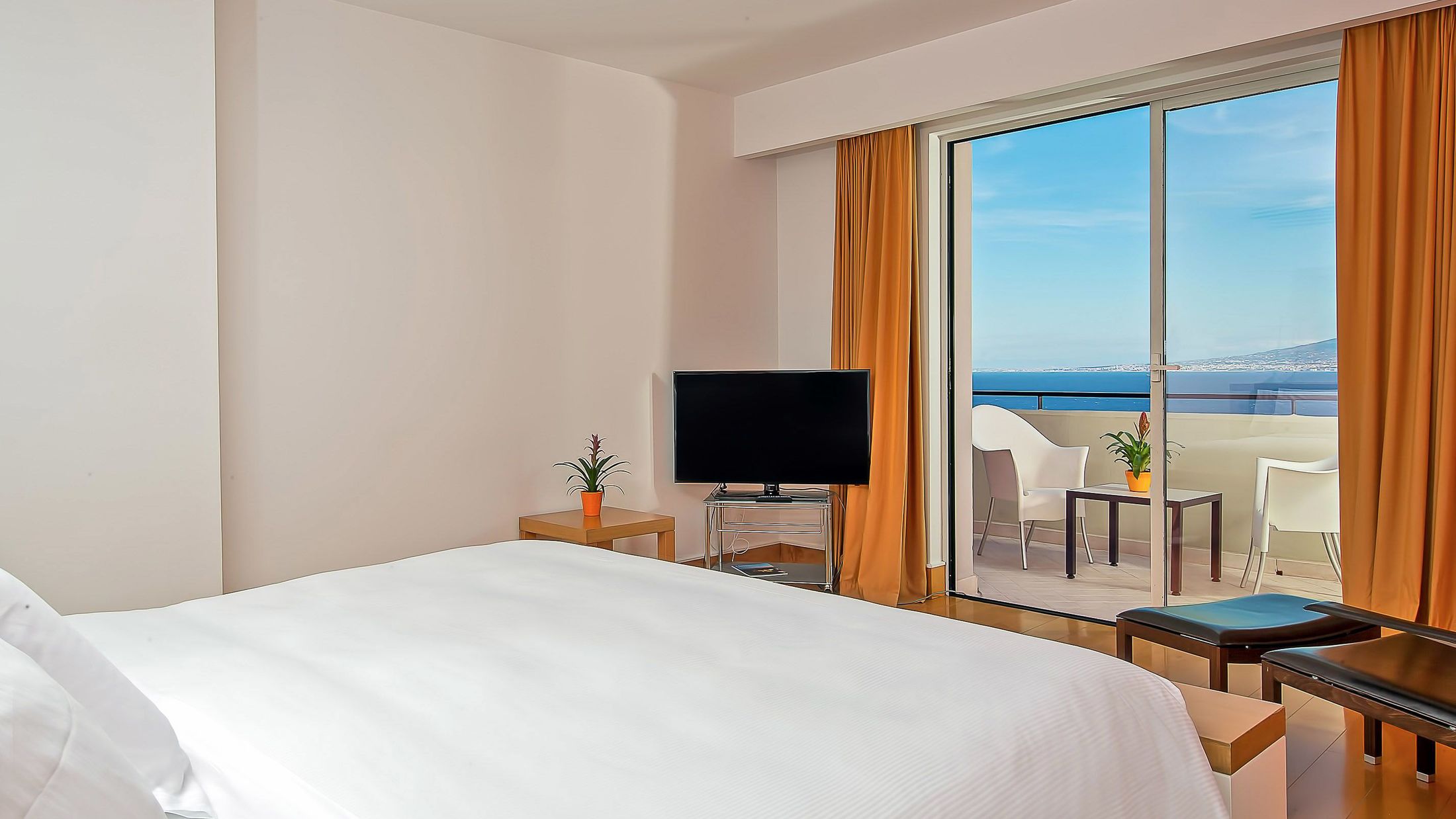 119132-King-Executive-Sea-View-Plus-Room-001-Hybris