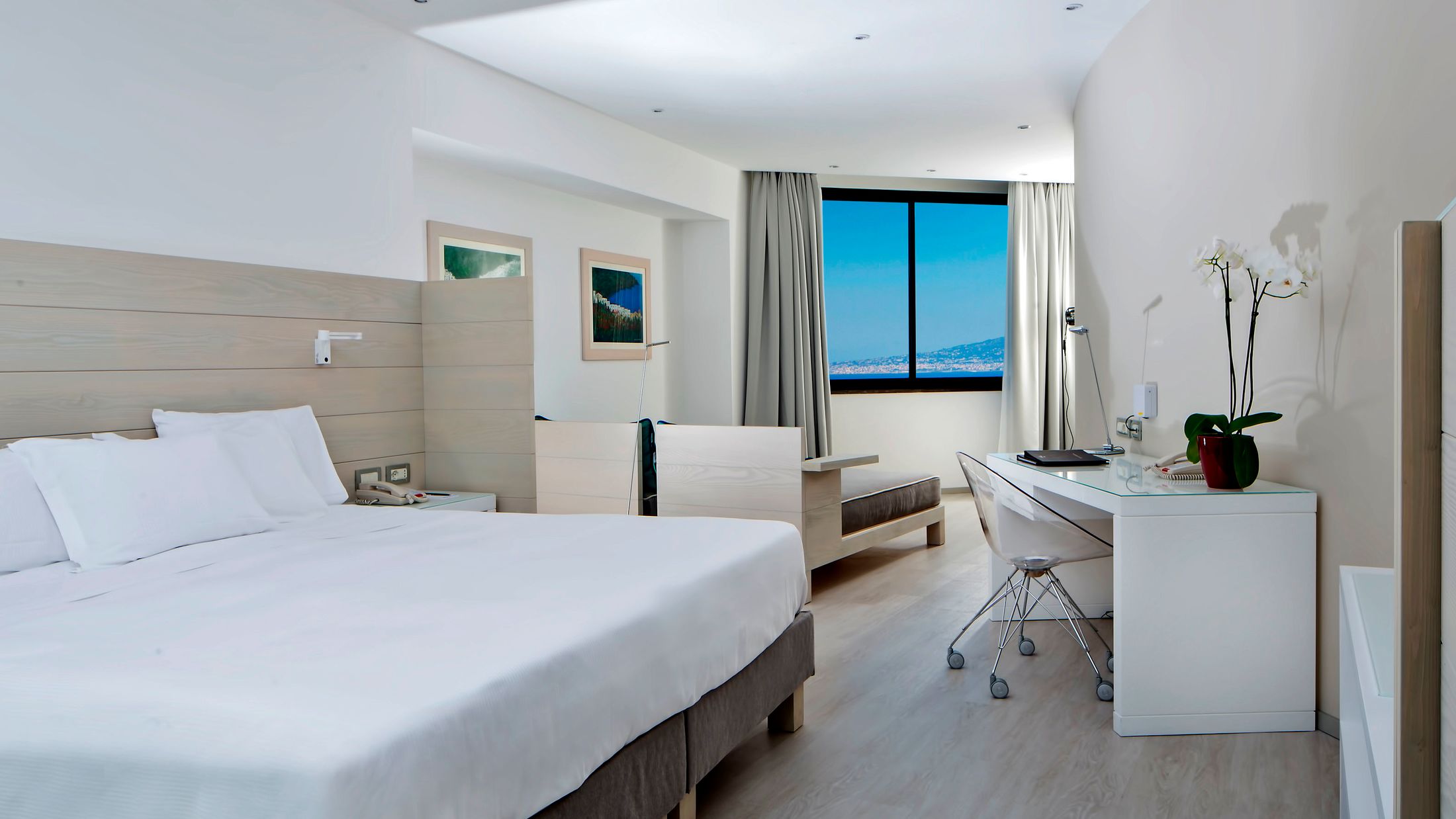 NAP.A.2015.119132.042.jpg-Hybris