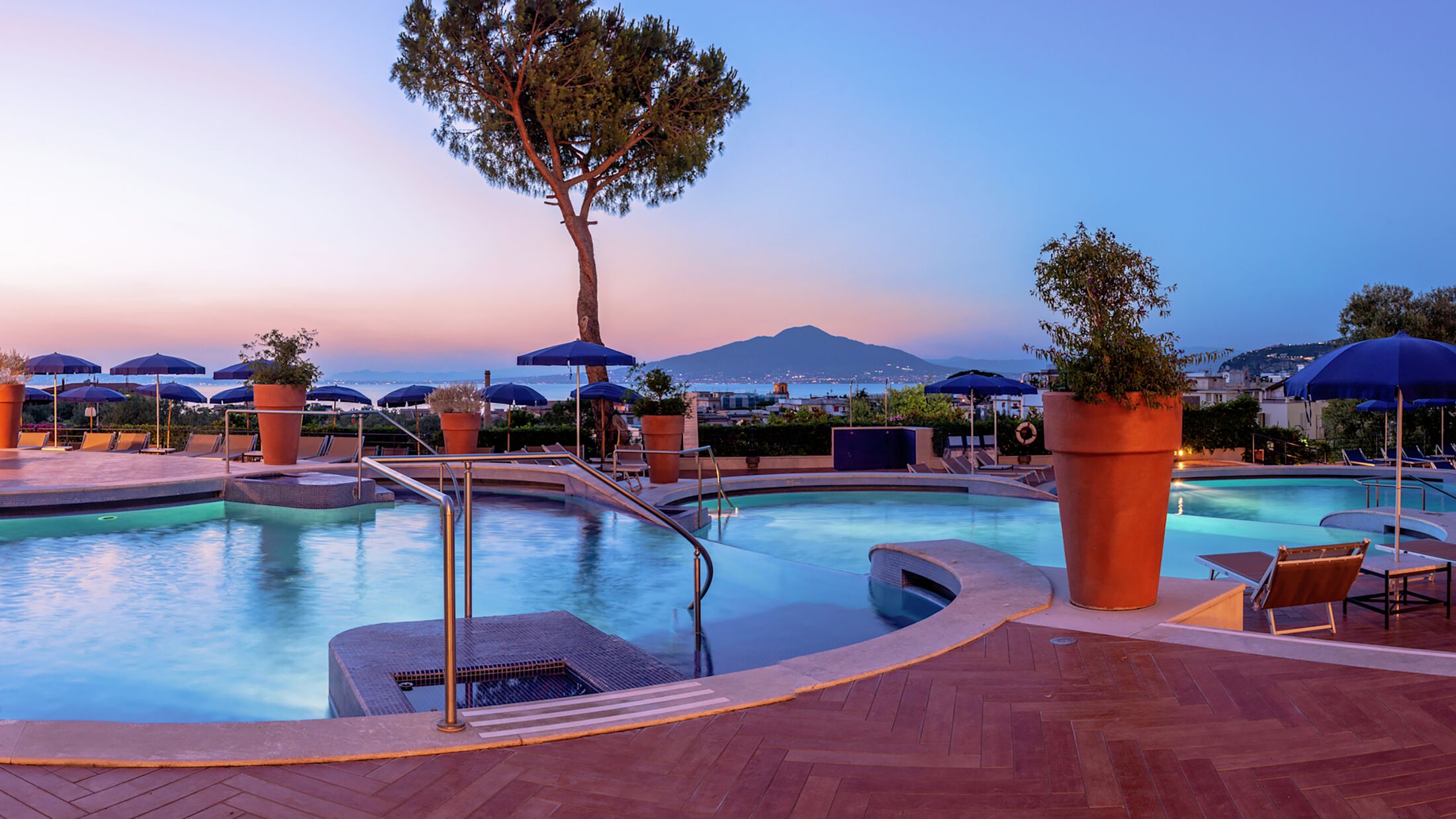 Hilton-Sorrento-2024-Swimming-Pool-001-119132-Hybris