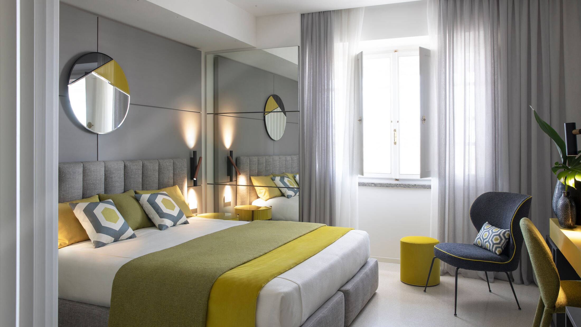 a bedroom with a bed and desk in a hotel room