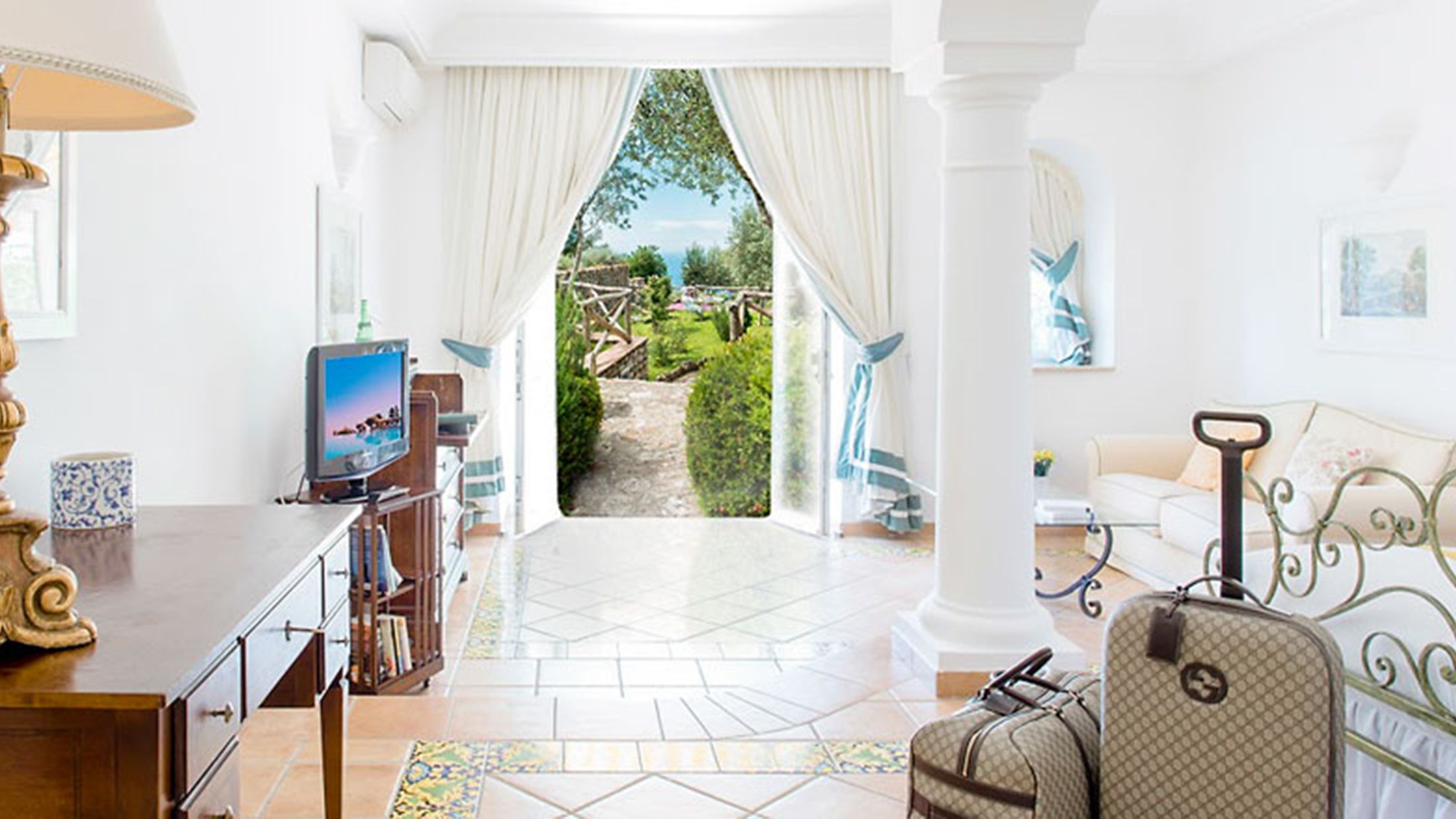 115260-Junior-Suite-Sea-View-001-Hybris