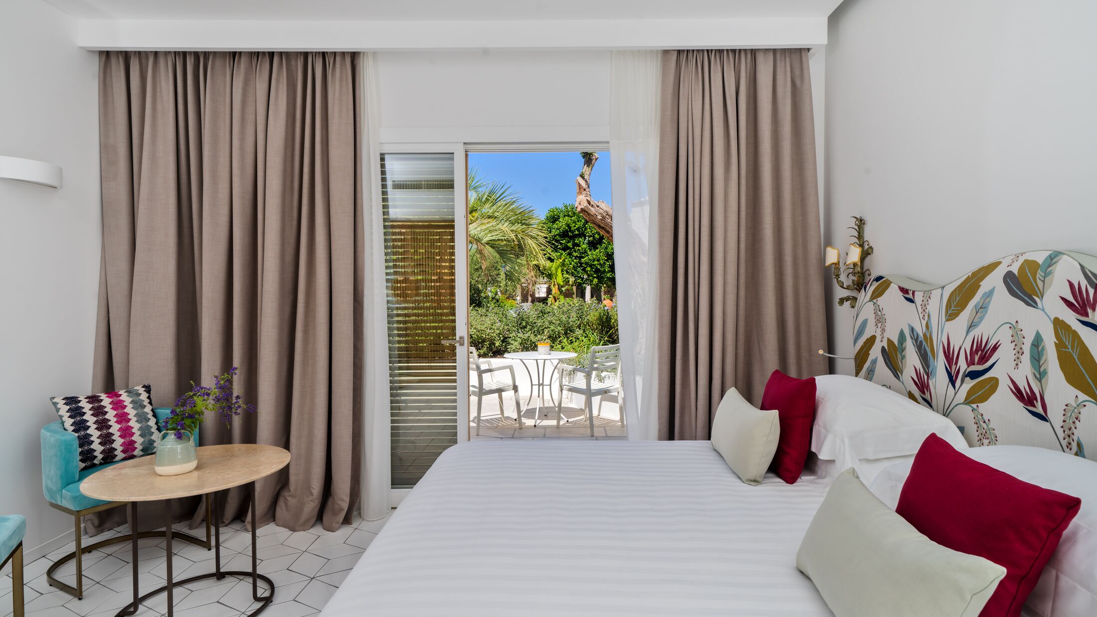 Botania-2021-Superior-Room-001-121722-Hybris