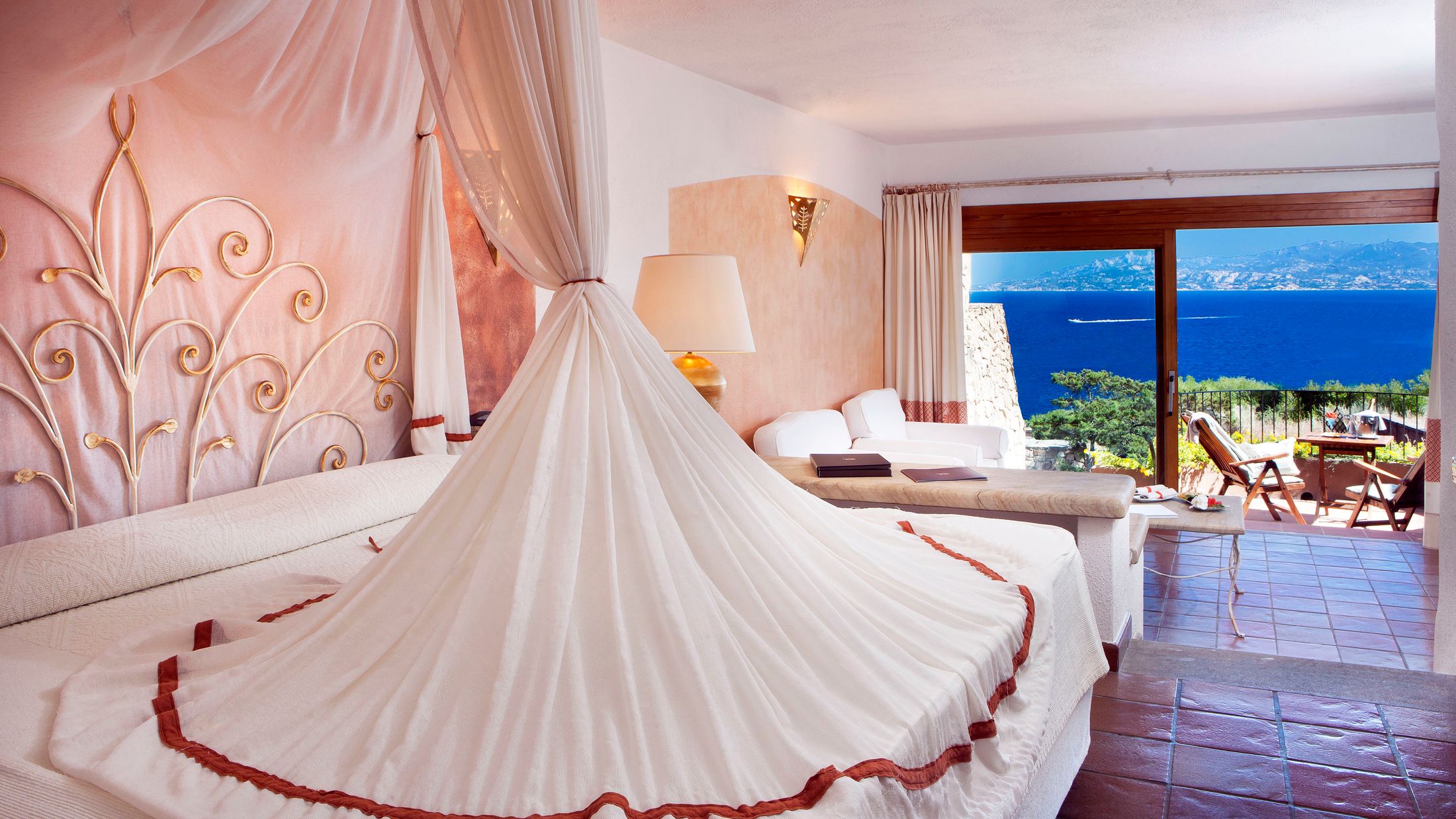 CAG.A.2014.119411.018.jpg-Hybris