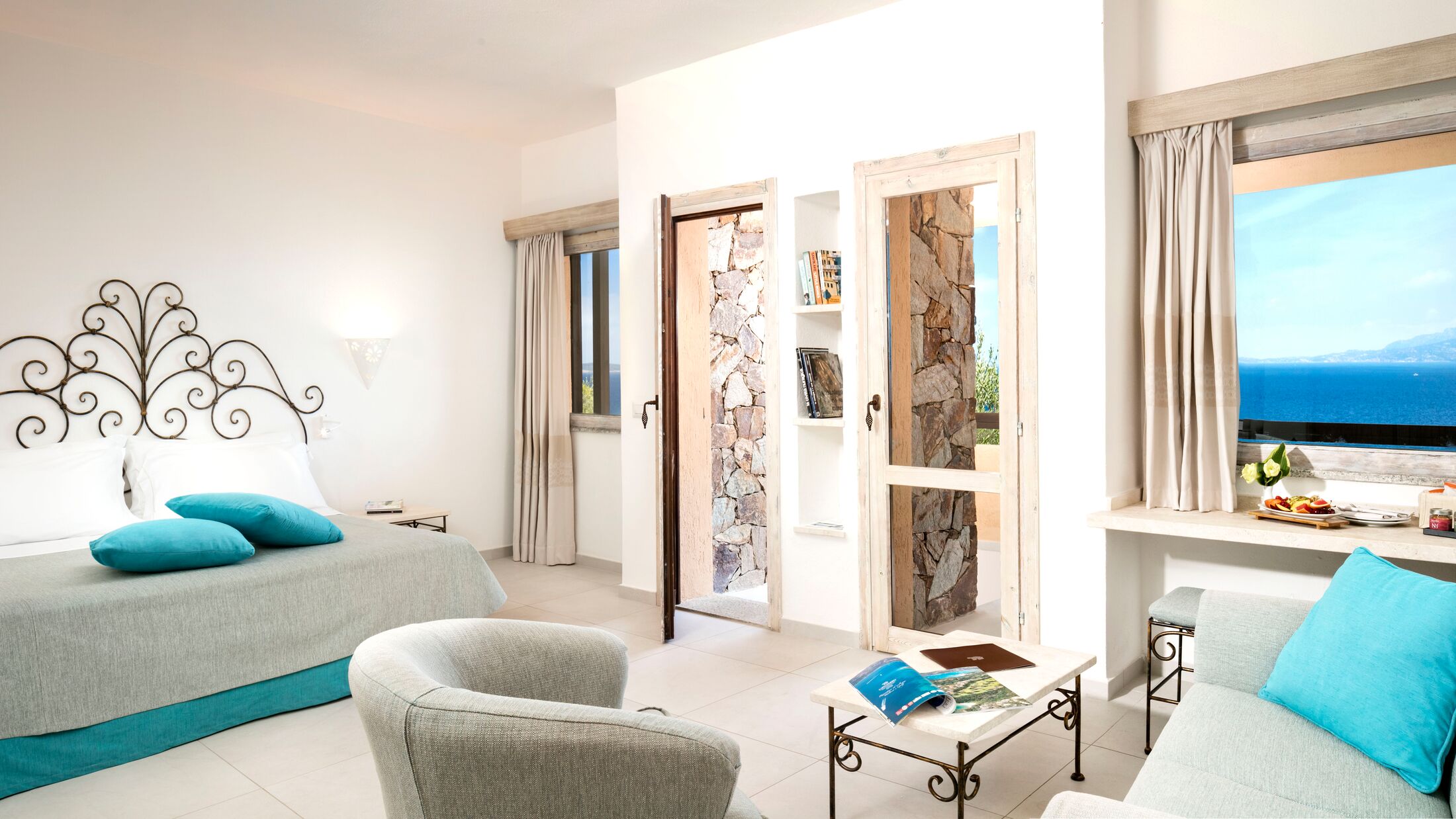 Capo-DOrso-2022-Deluxe-Room-001-119411-Hybris