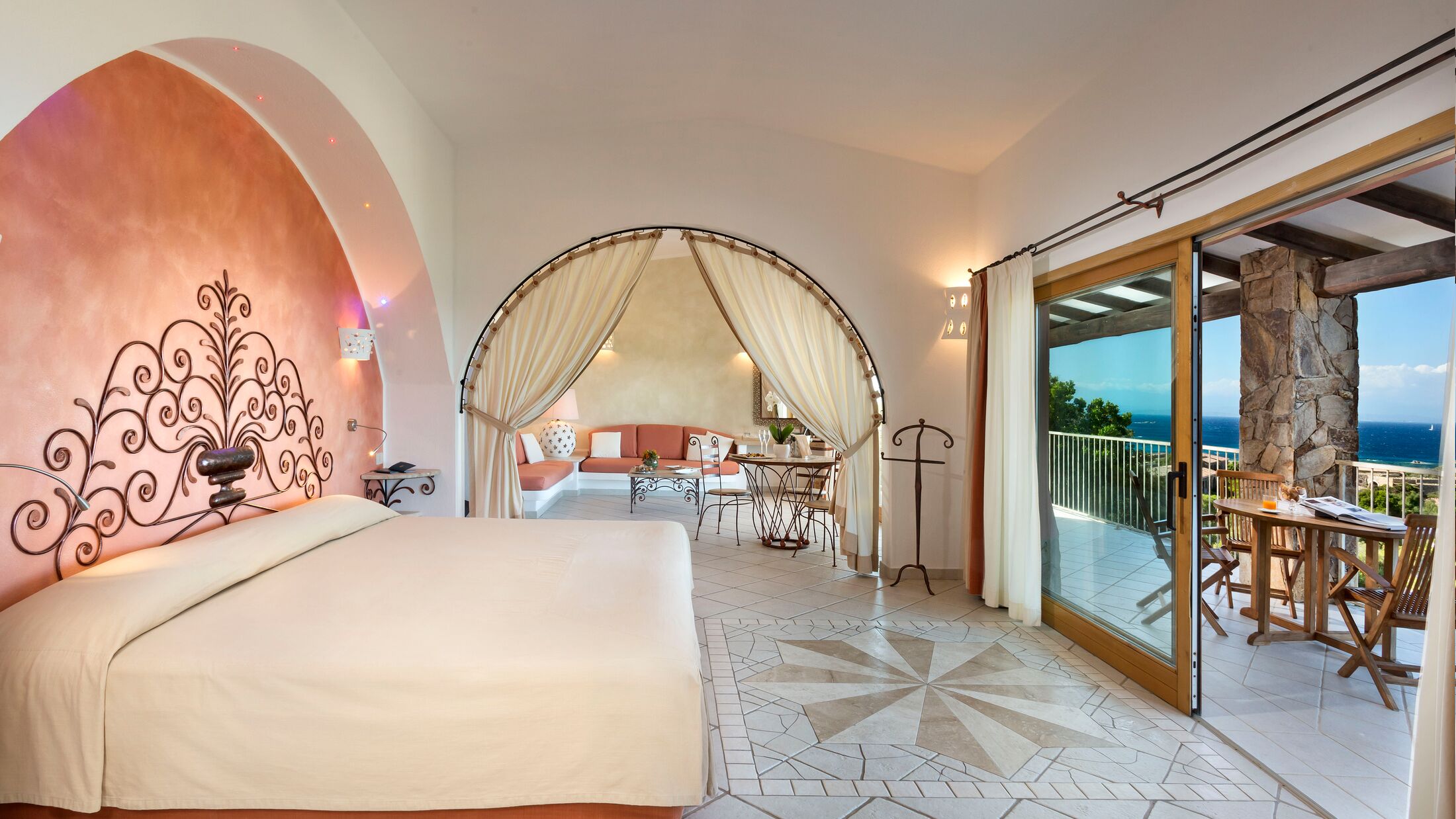 Erica-2023-Junior-Suite-Licciola-Sea-View-002-119418-Hybris