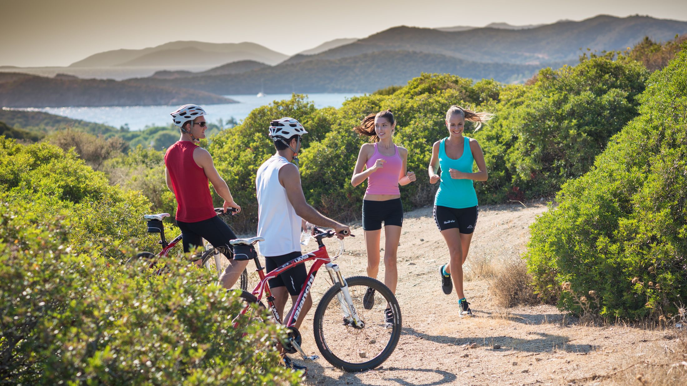 111495_Bikes_&_Running_001.jpg-Hybris