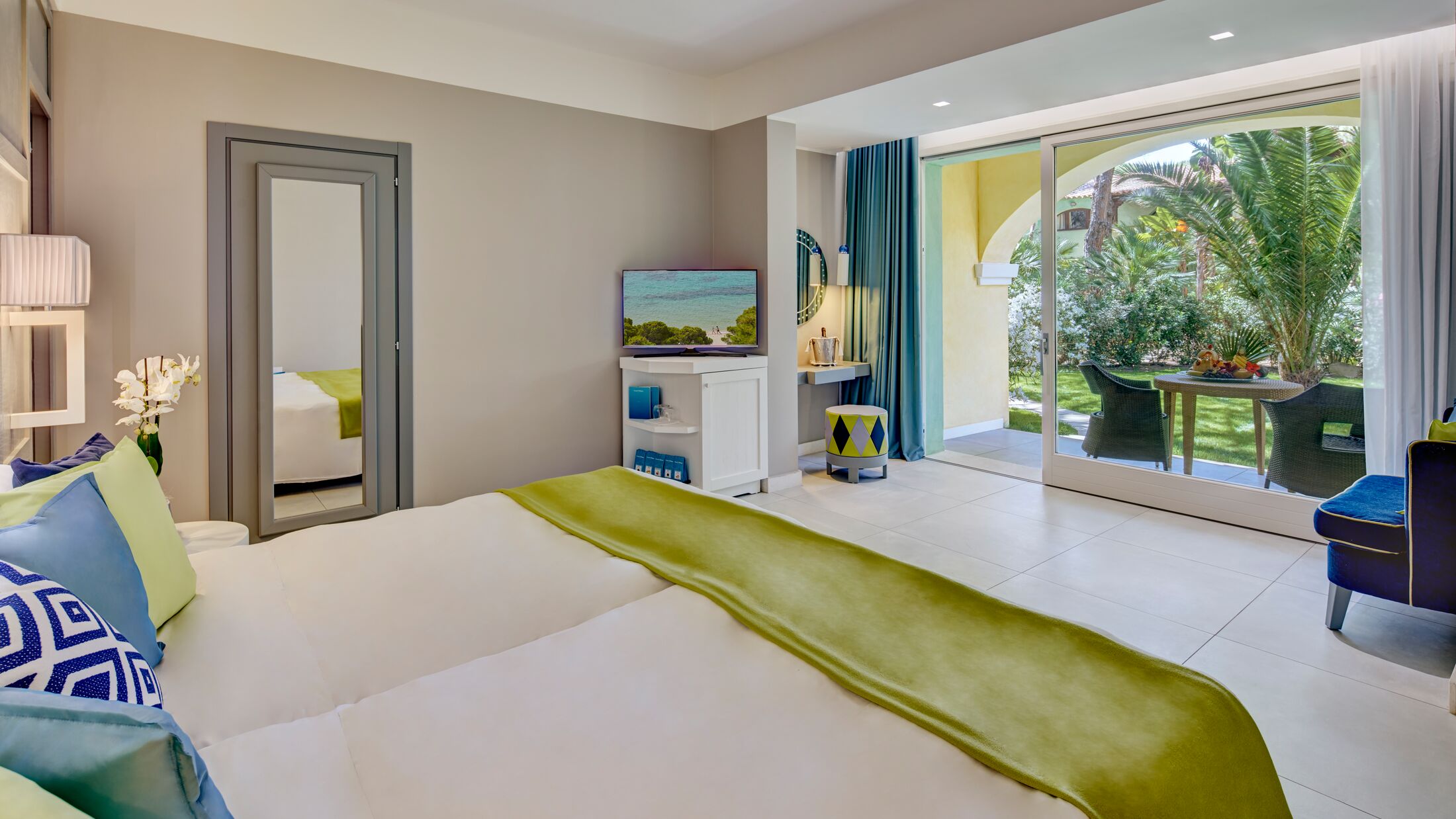Forte-Village-2023-Pineta-Superior-Terrace-Room-006-002498-Hybris