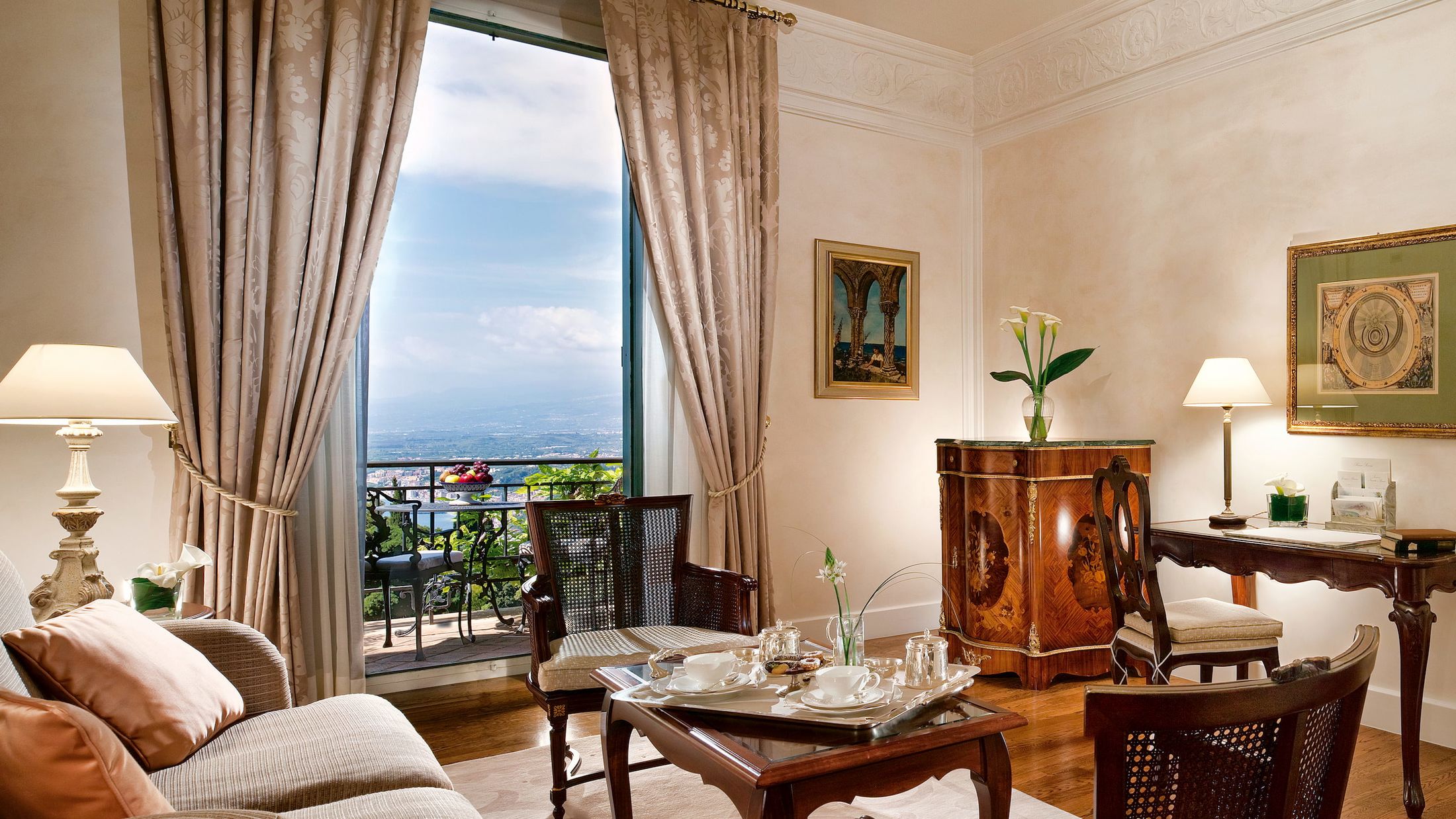 108586-Suite-Deluxe-001-Hybris