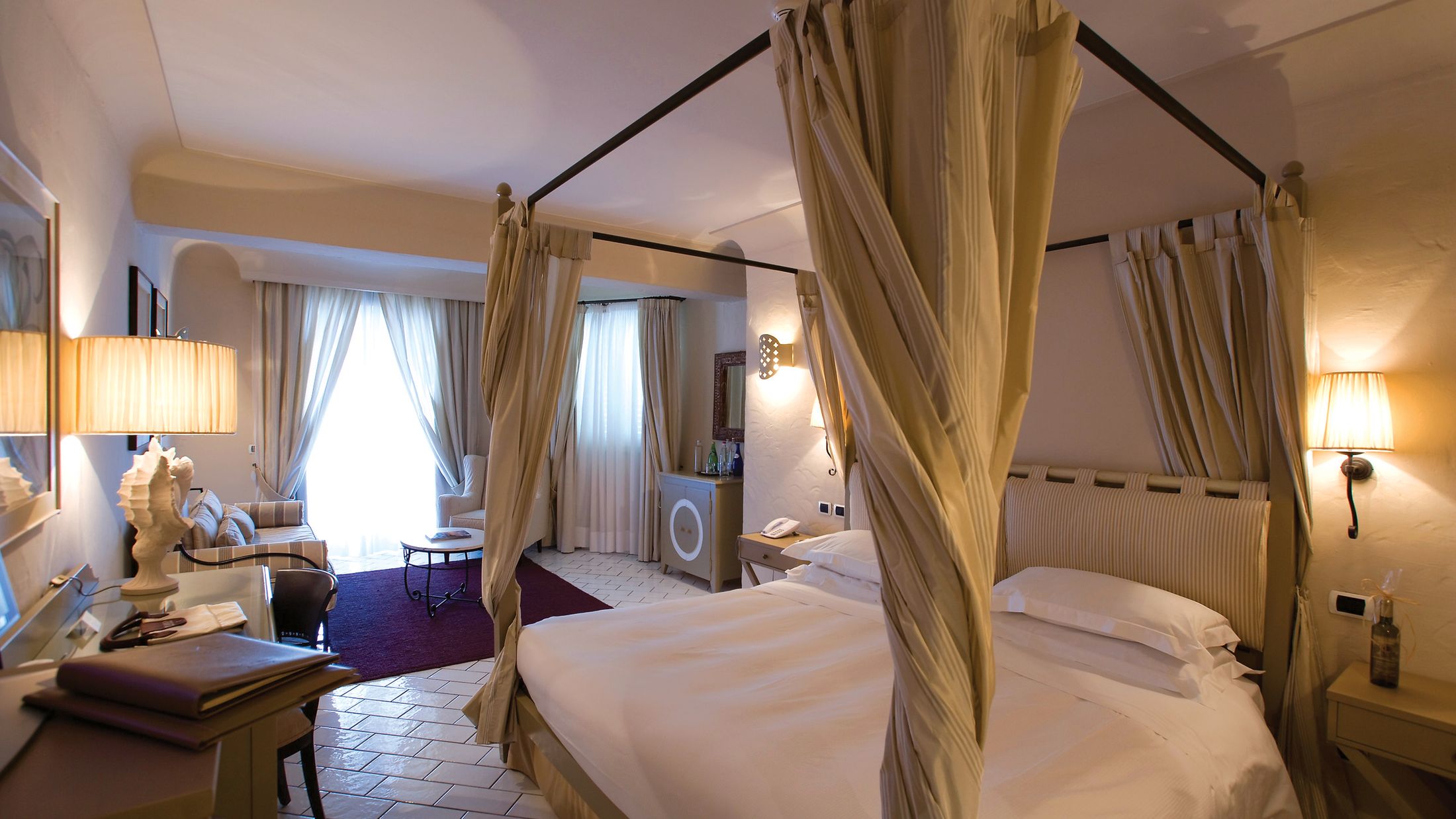 PMO.A.2010.116780.036.jpg-Hybris