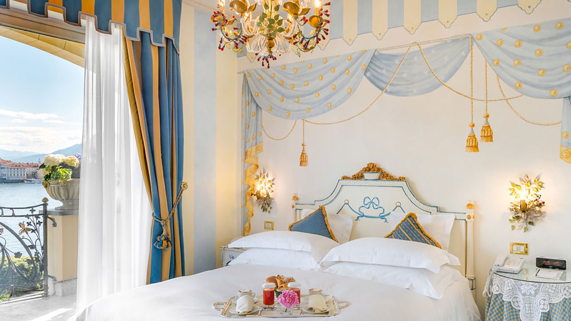 Palazzo-Aminta-2024-Deluxe-Room-Lake-View-002-112130-Hybris