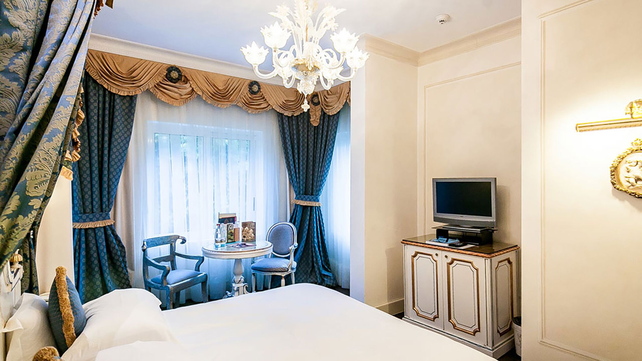 Palazzo-Aminta-2024-Superior-Room-Park-View-001-112130-Hybris