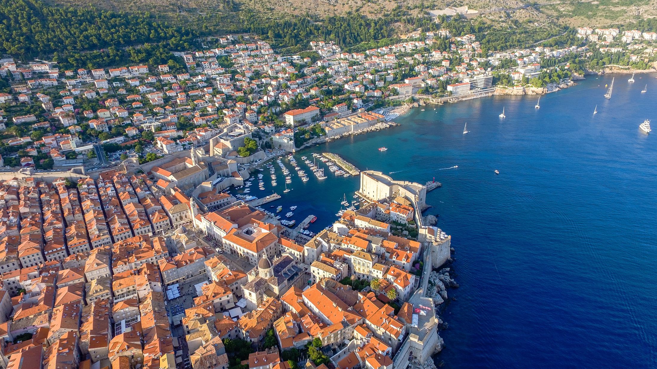 003407-dubrovnik-croatia-pixabay-2247300-Hybris