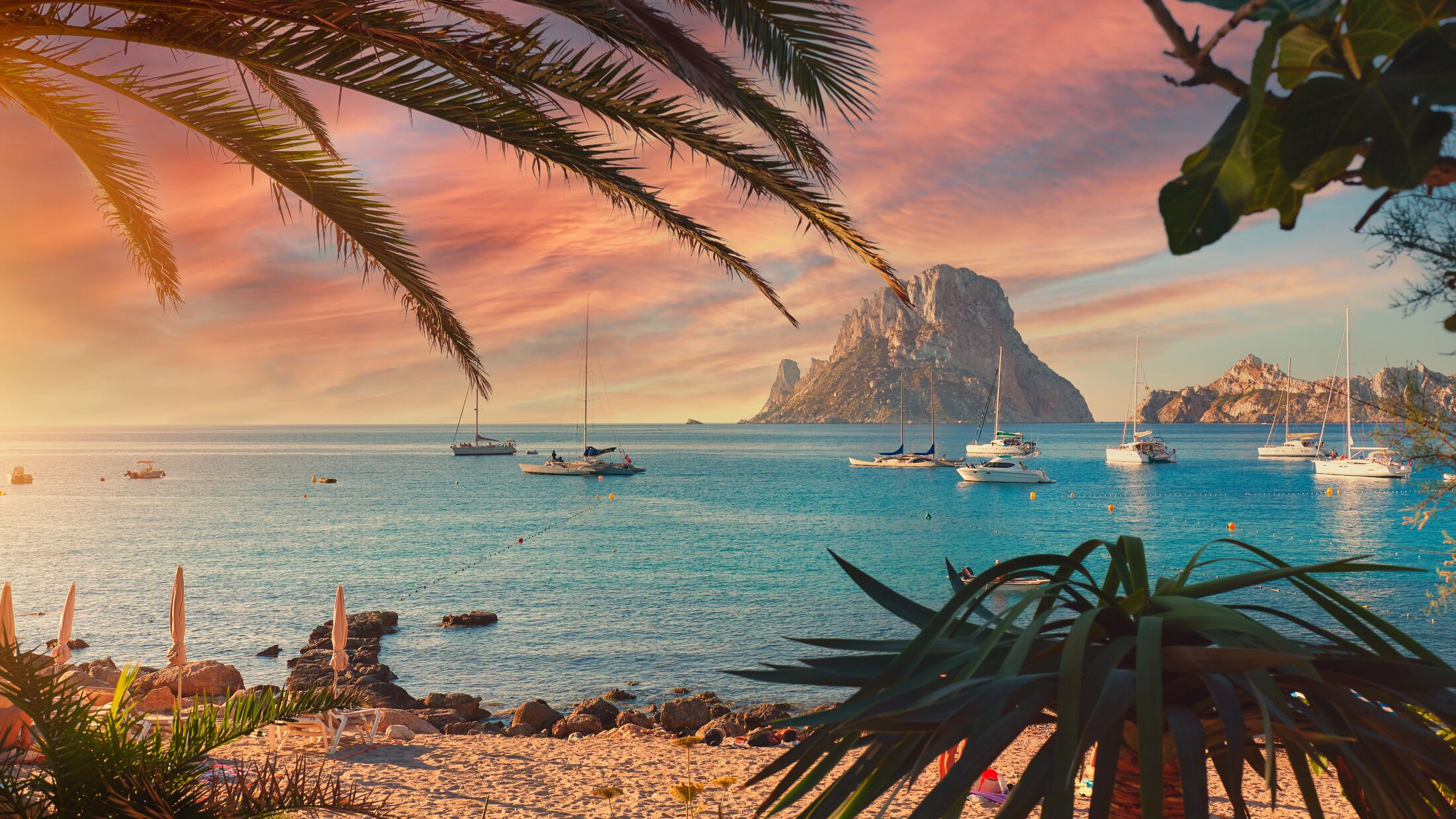 Cala d'Hort beach. Cala d'Hort in summer is extremely popular, beach have a fantastic view of the mysterious island of Es Vedra. Ibiza Island, Balearic Islands. Europe, Espana, Spain