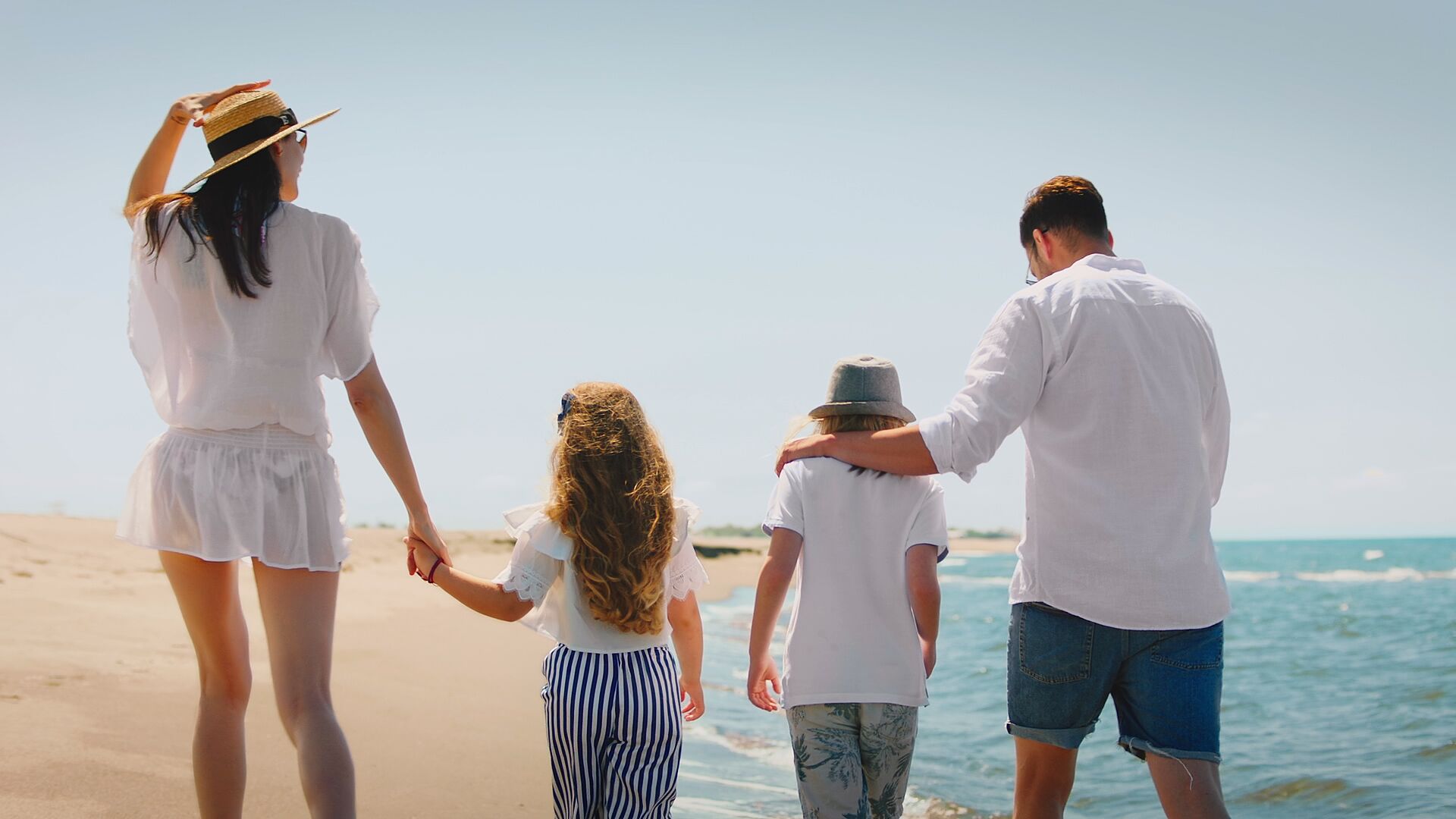 300338-Sovereign-Campaign-2022-Family-On-Beach-edit