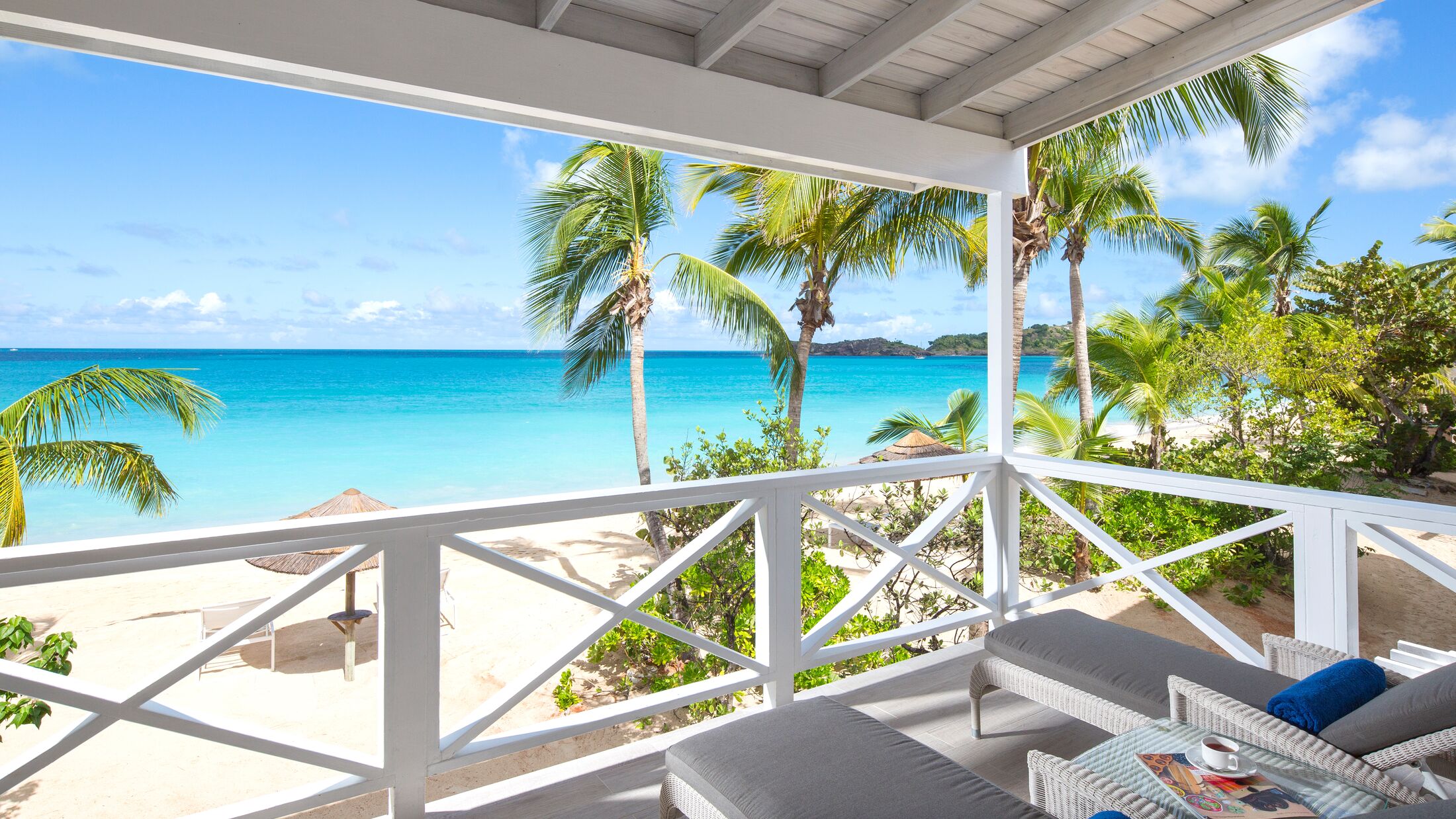 Galley-Bay-2024-Deluxe-Beachfront-Suite-001-102808-Hybris