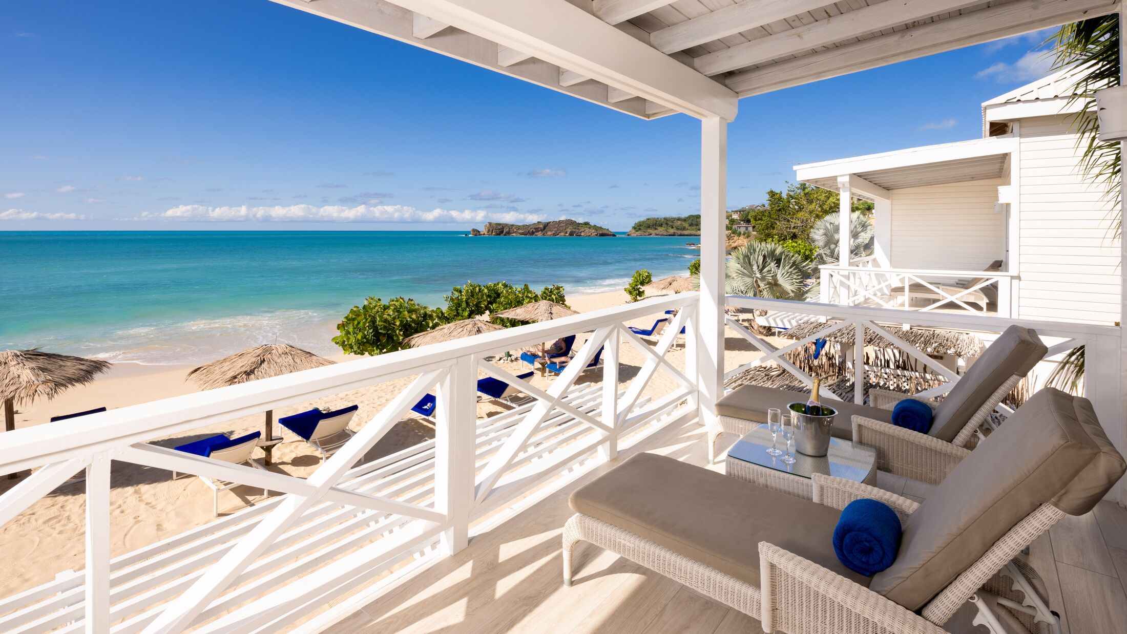 Galley-Bay-2024-Premium-Beachfront-Suite-003-102808-Hybris