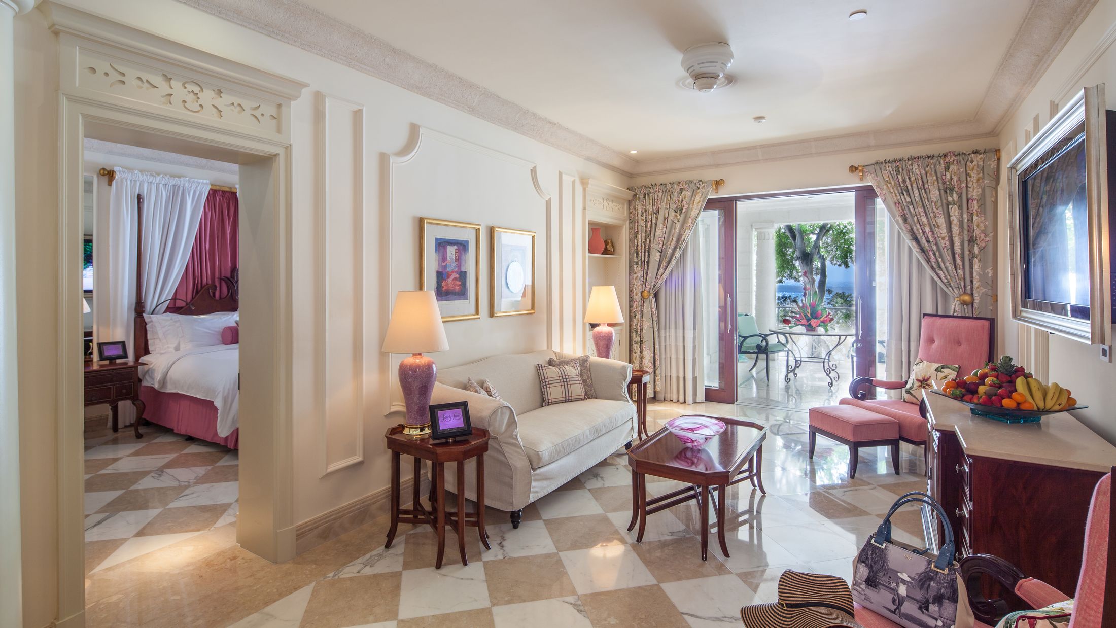 121342-Luxury-Dolphin-Suite-001-Hybris