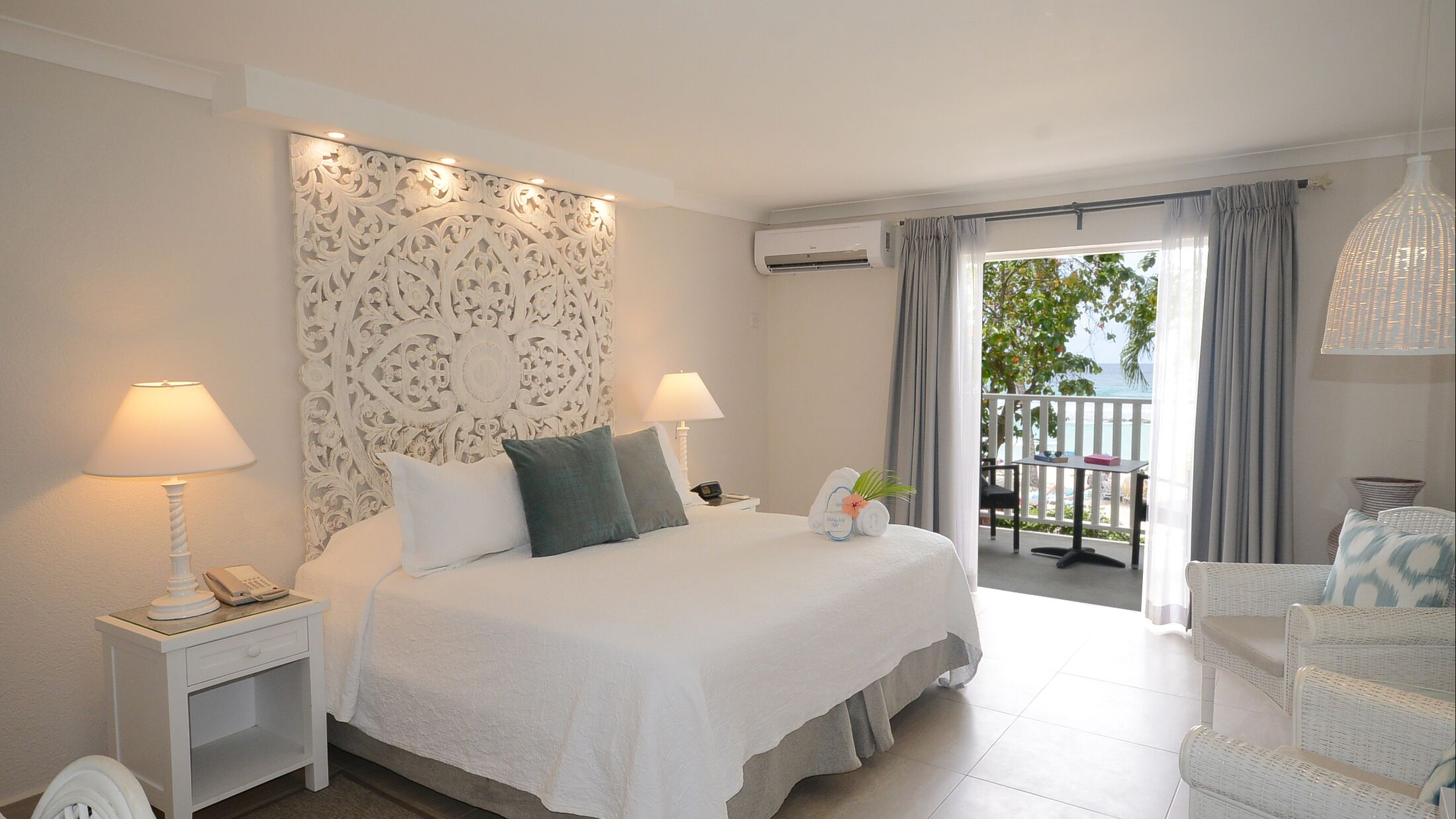 Sugar-Bay-2023-Oceanfront-Room-002-120096-Hybris