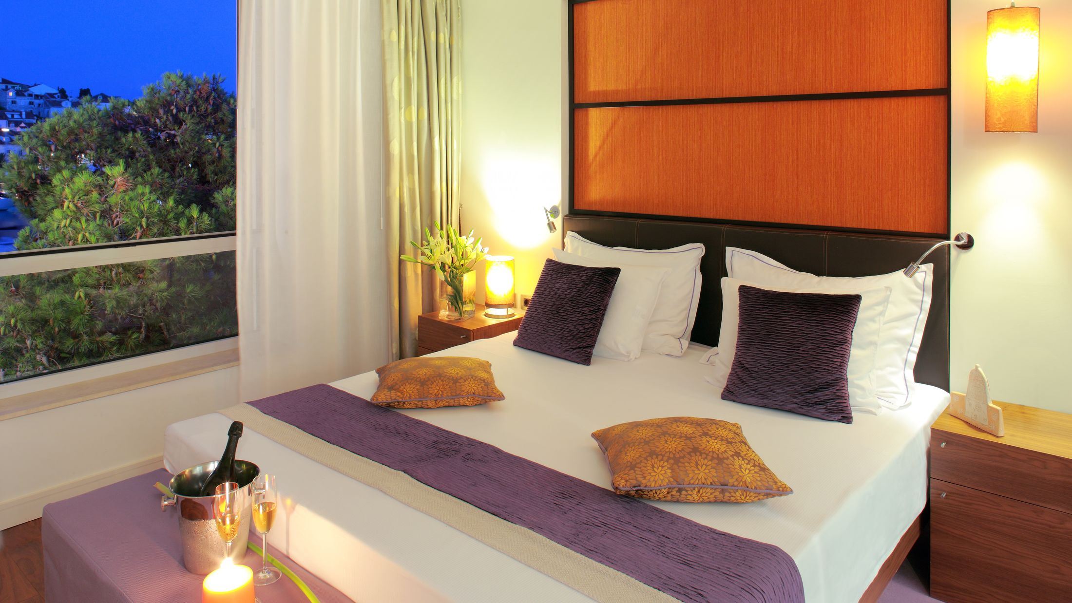 121296-Superior-Room-001-Hybris