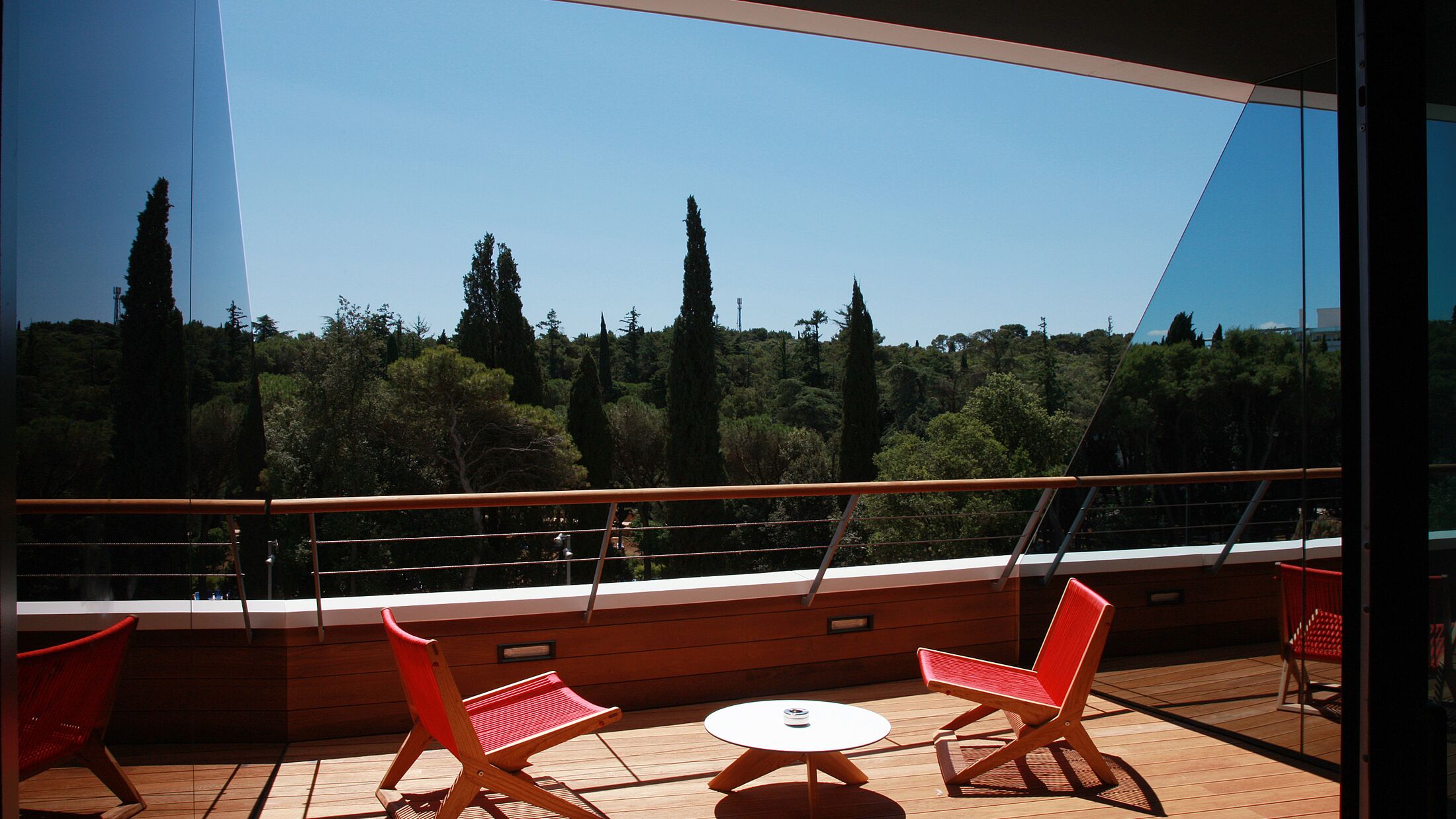 Lone-2023-Family-Room-001-120425-Hybris