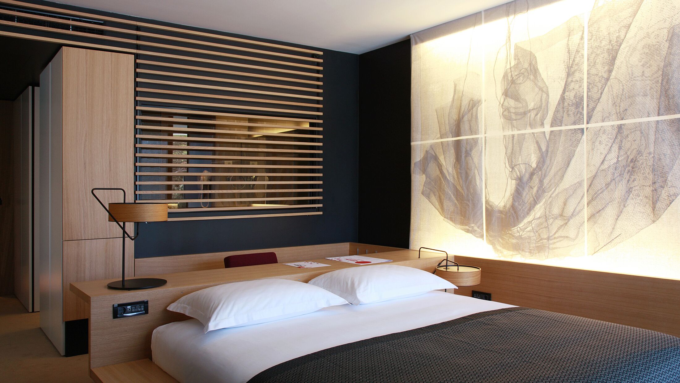 Lone-2023-Premium-Room-001-120425-Hybris