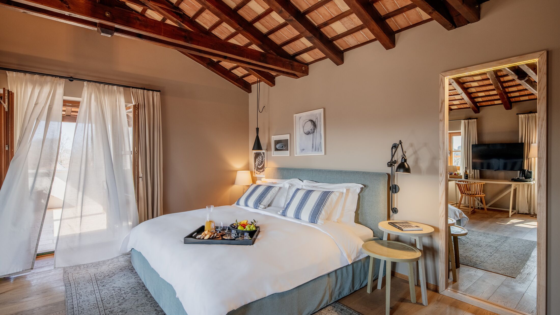 Meneghetti-2024-Executive-Suite-005-121949-Hybris