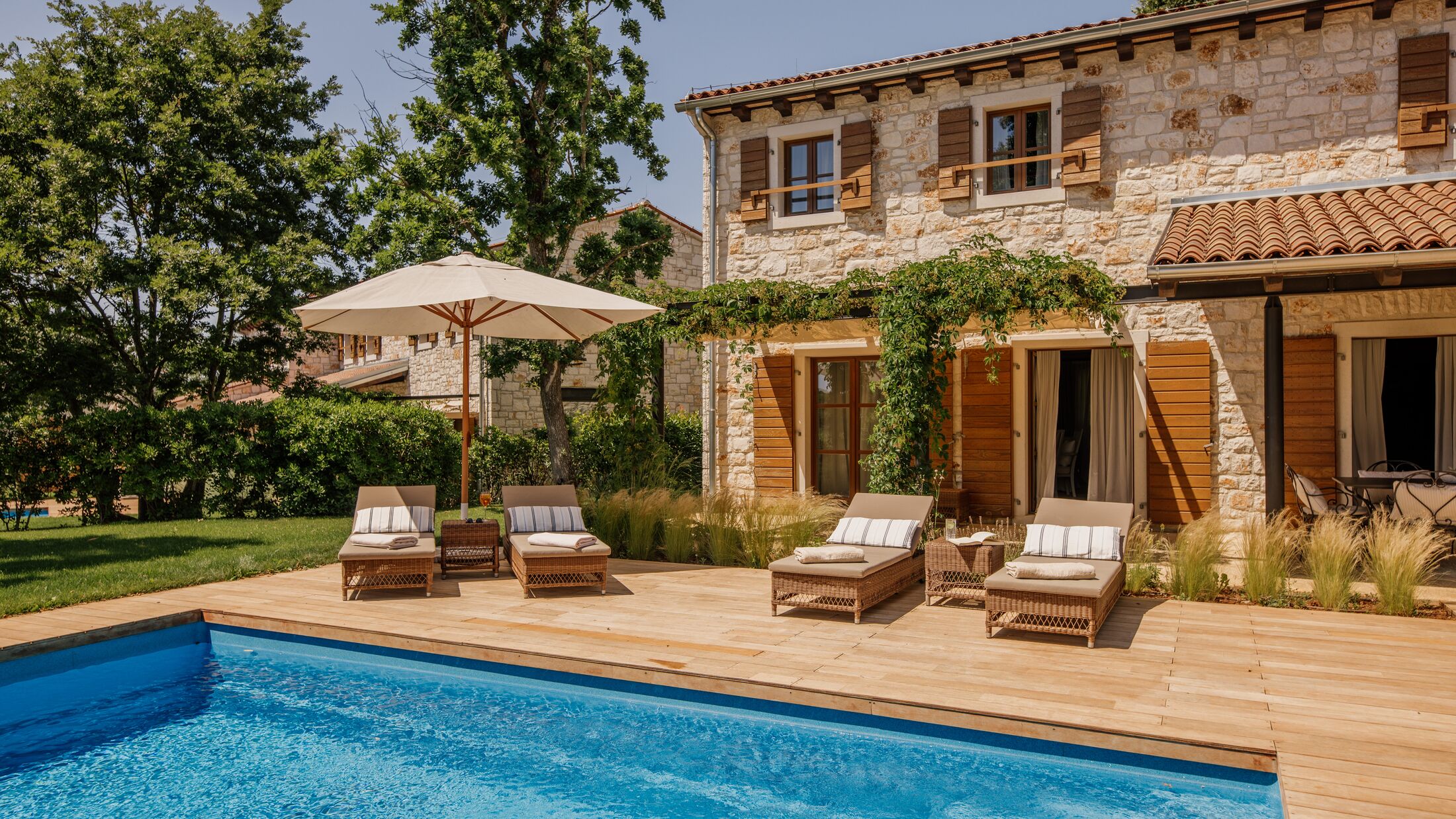 Meneghetti-2024-Two-Bedroom-Pool-Residence-002-121949-Hybris