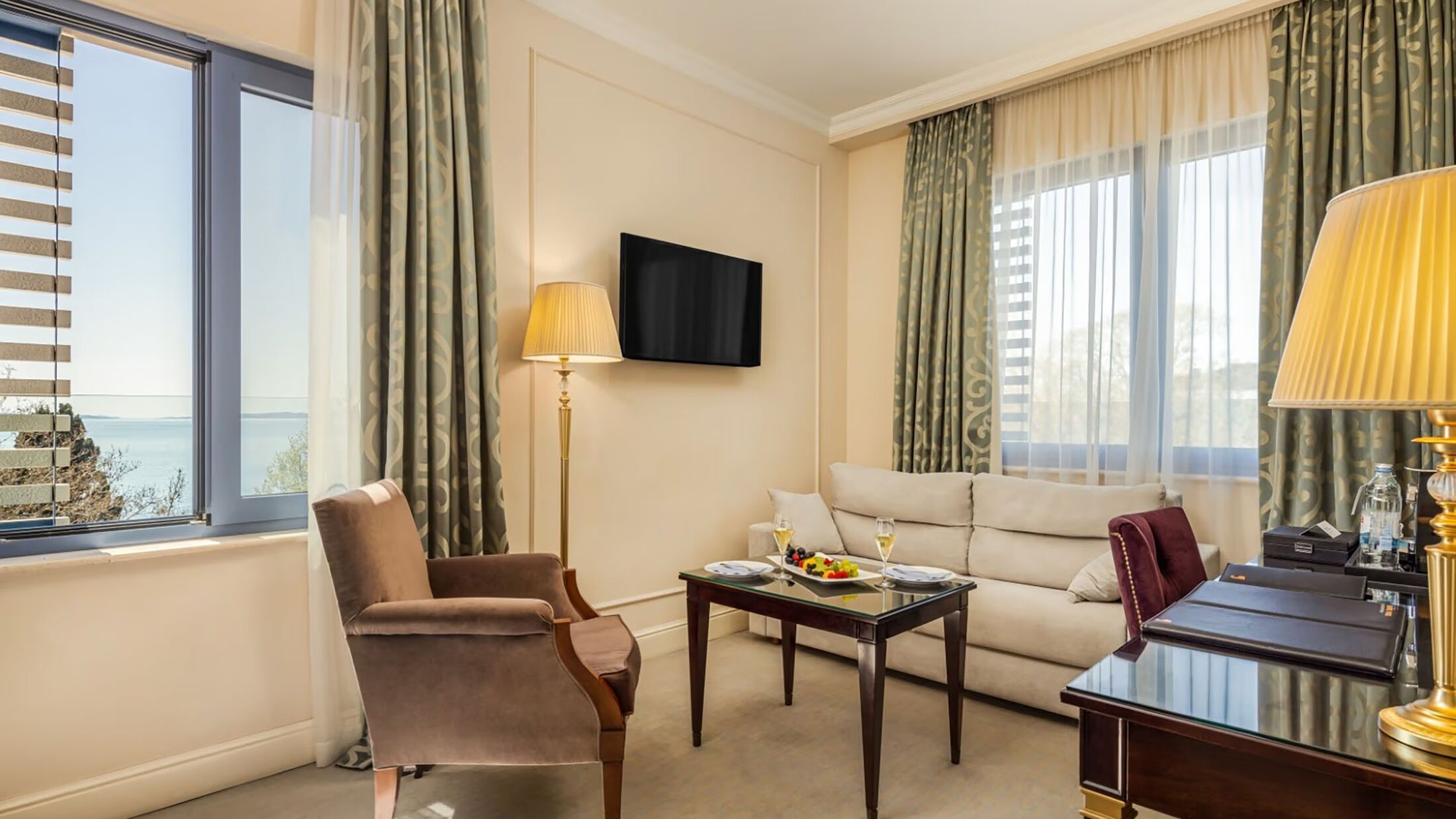 Junior Suite with Side Sea View