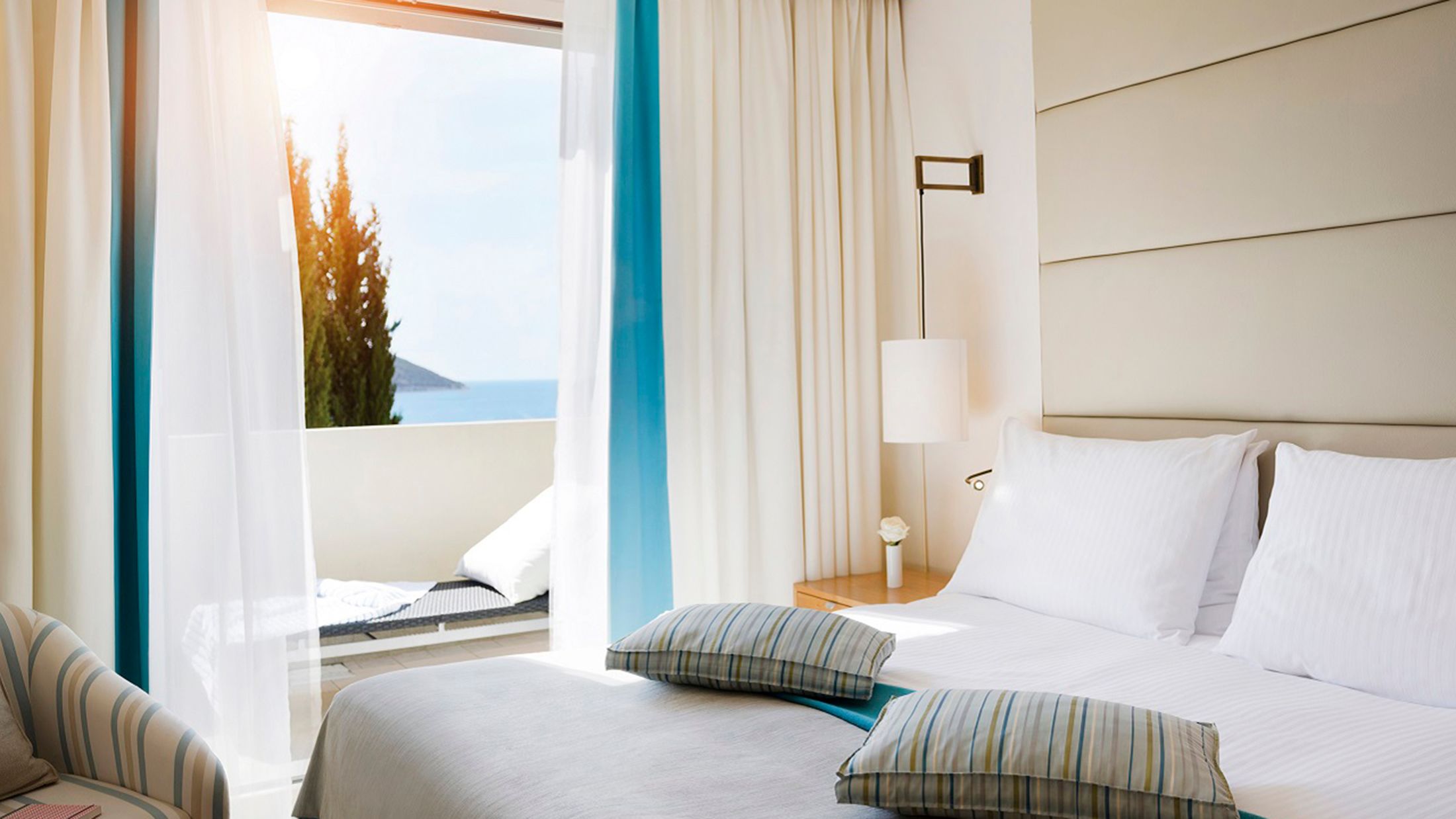 120426-One-bedroom-residence-sea-view-1-Hybris