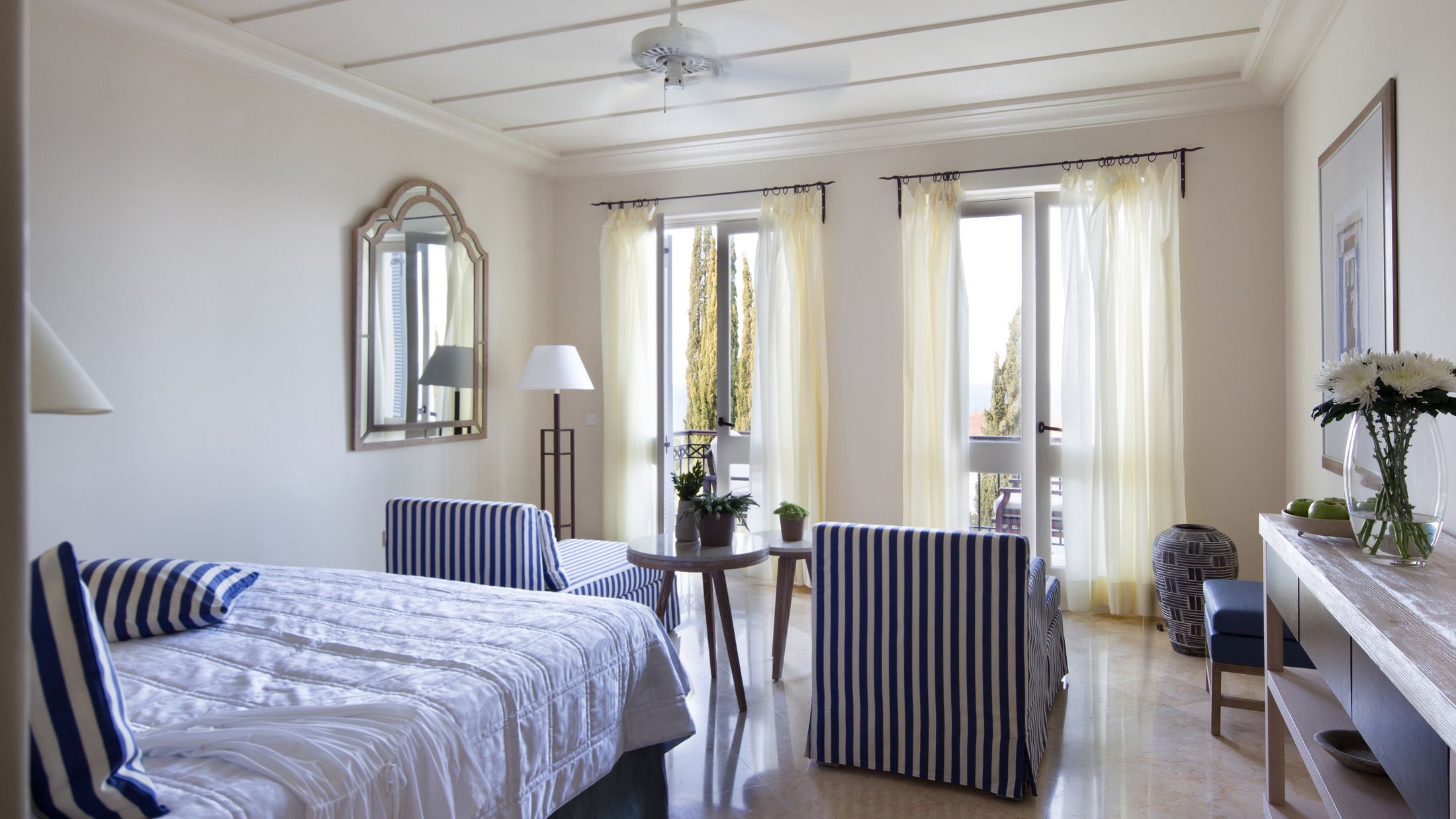 105296-Studio-Suite-001-Hybris