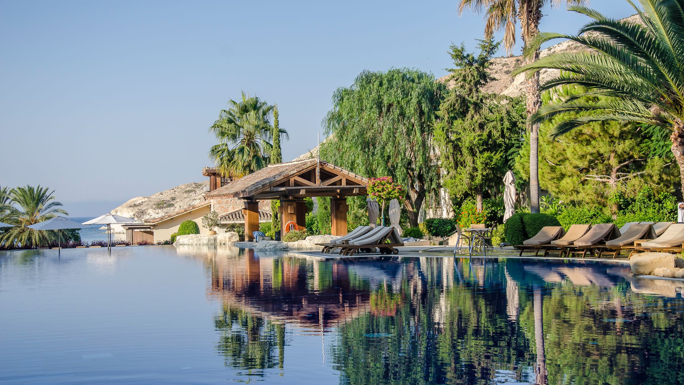 117443-Resort-Pool-Bar-001-Hybris