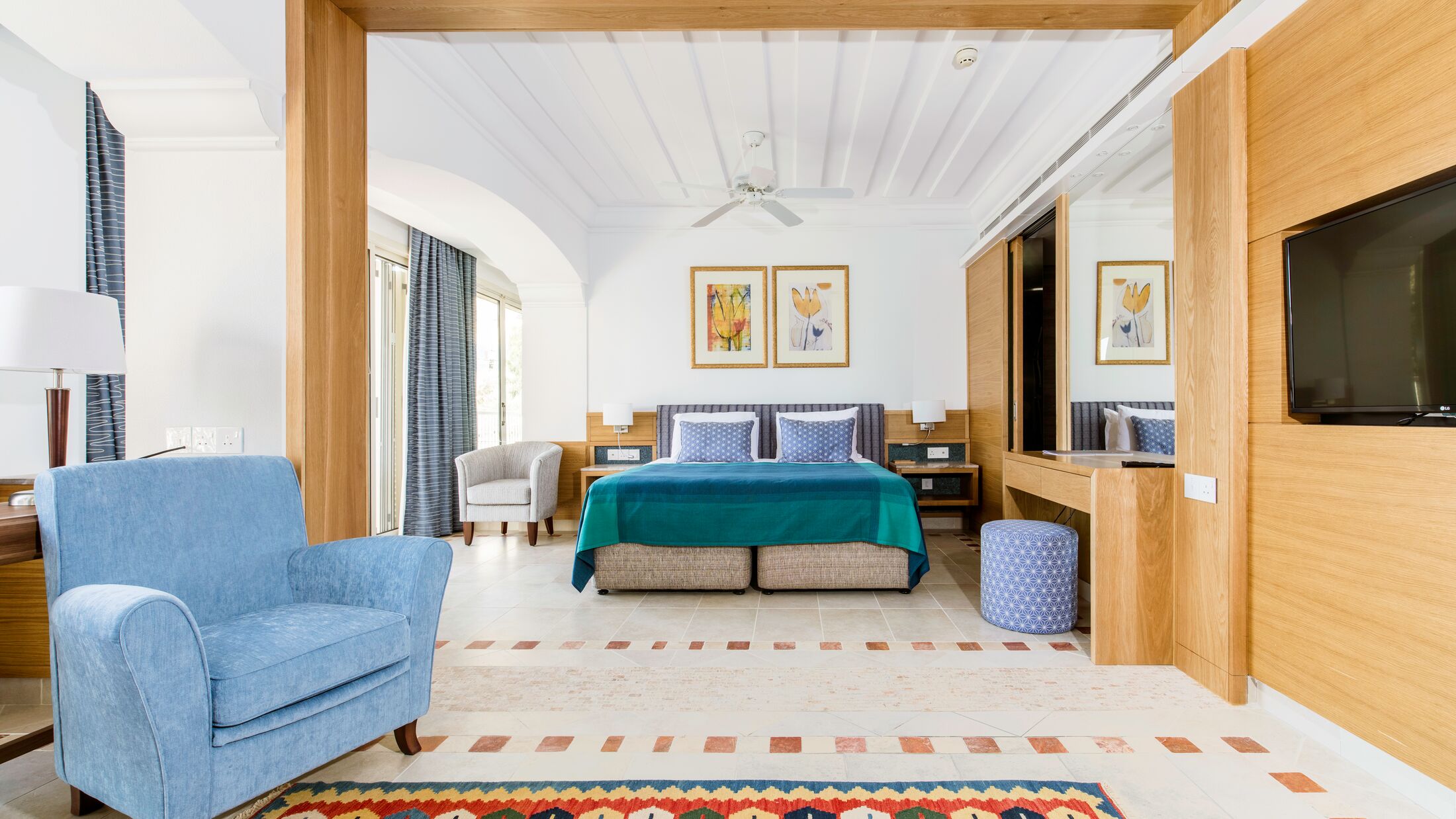 Columbia-Beach-2024-East-Executive-Suite-Inland-View-006-117443-Hybris