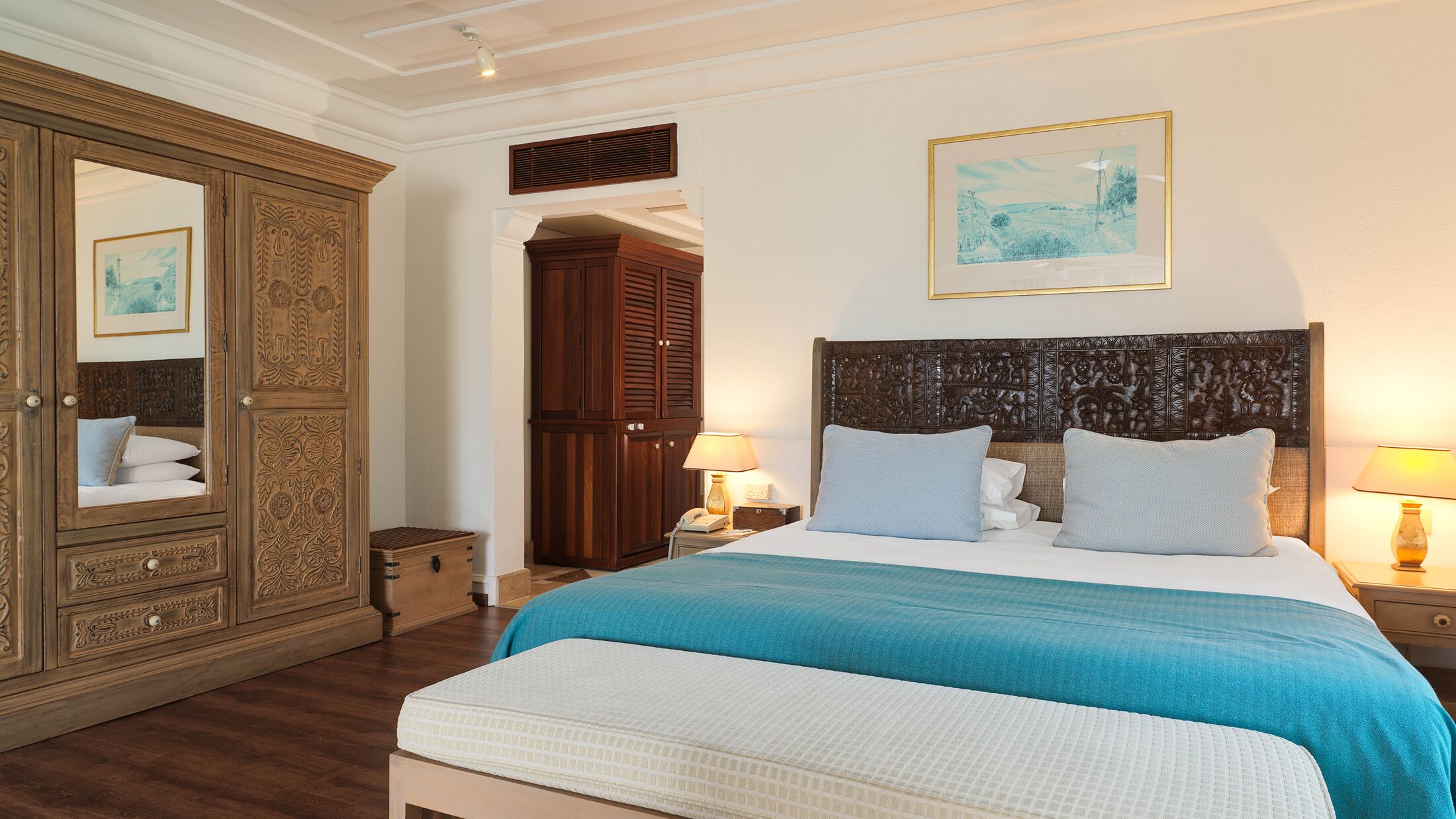 Columbia-Beach-2024-Main-Executive-Suite-Sea-View-005-117443-Hybris