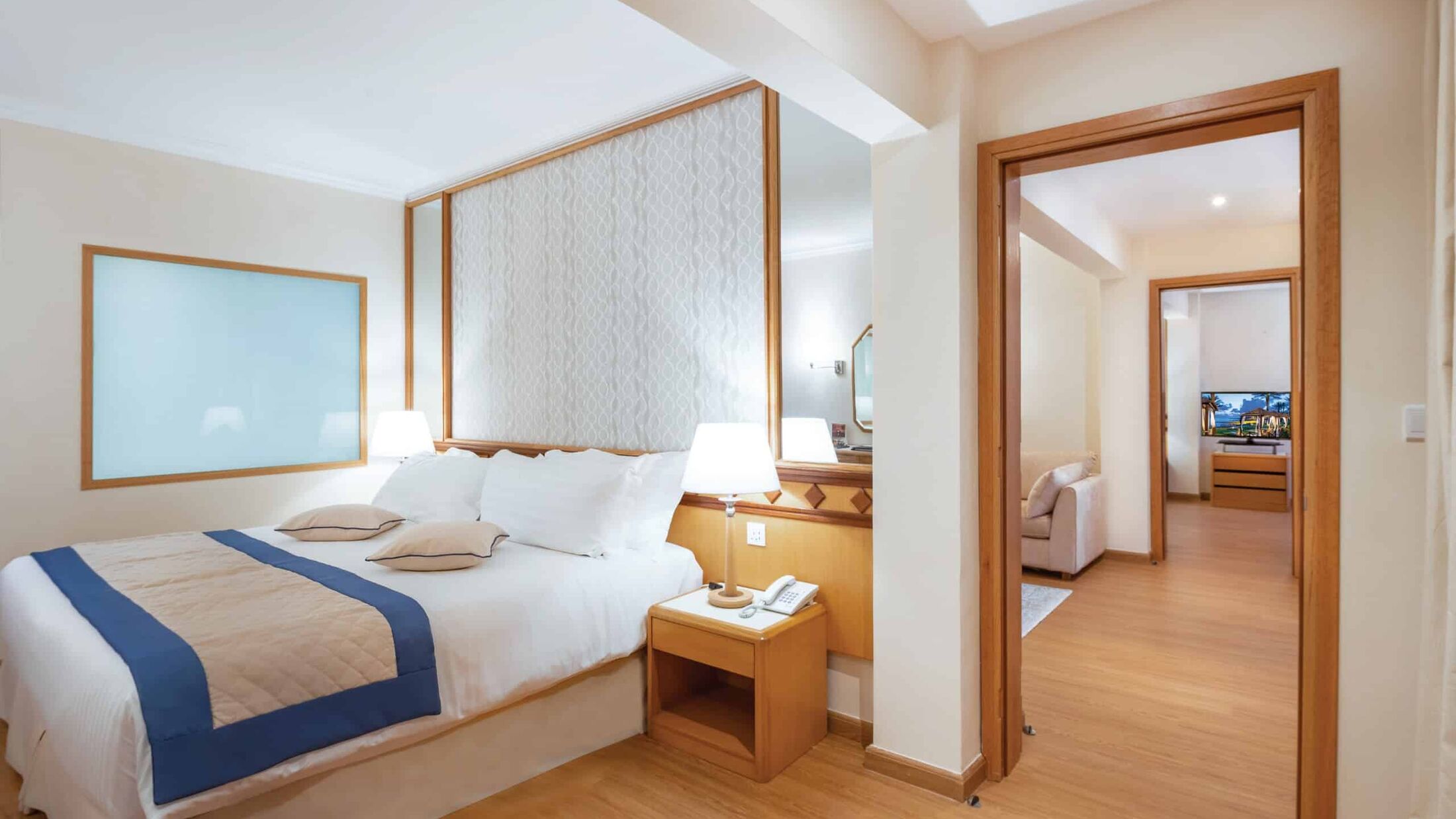 Athena-Beach-2024-Executive-Suite-004-119231-Hybris