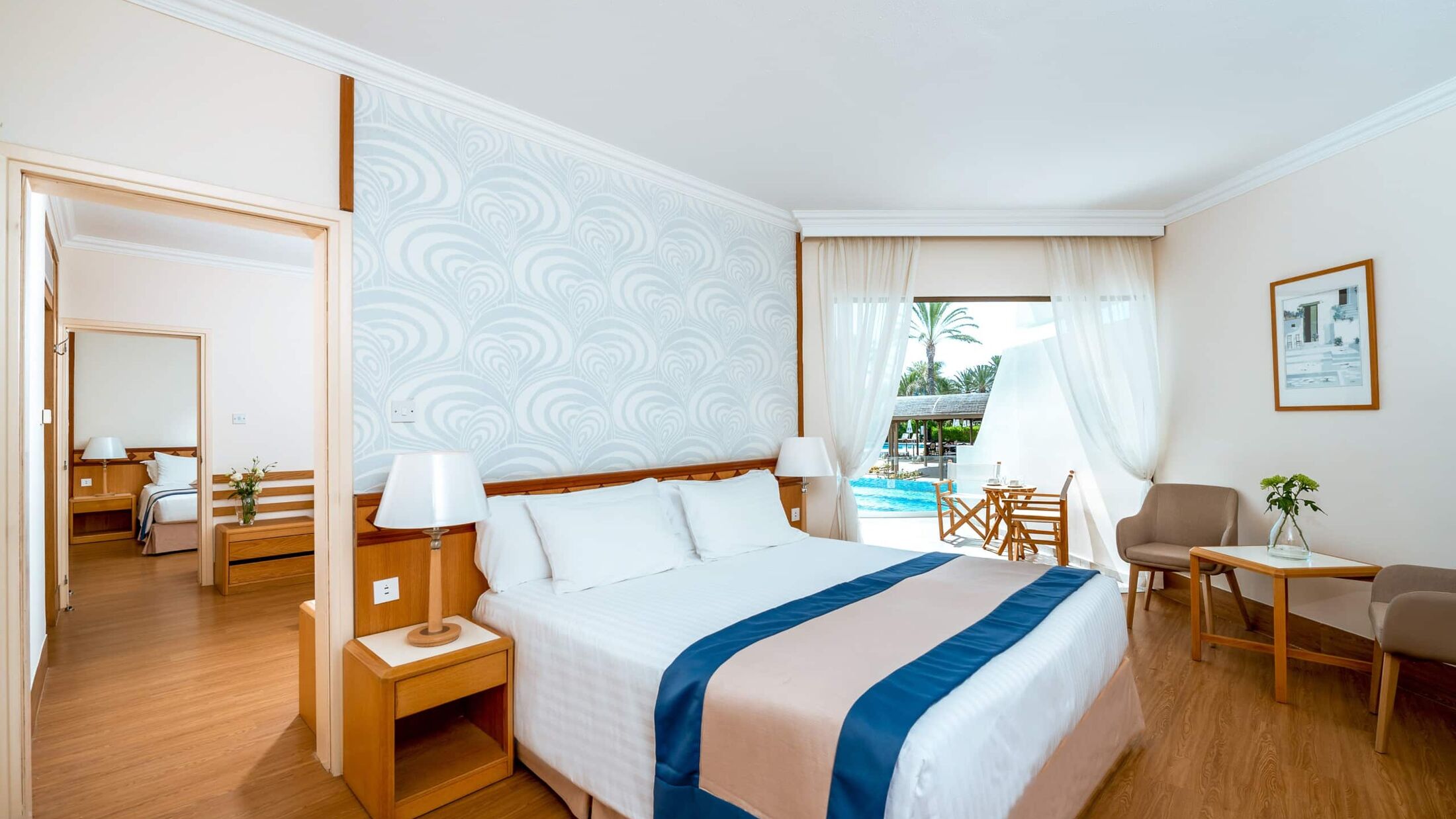 Athena-Beach-2024-Family-Superior-SwimUp-Room-001-119231-Hybris