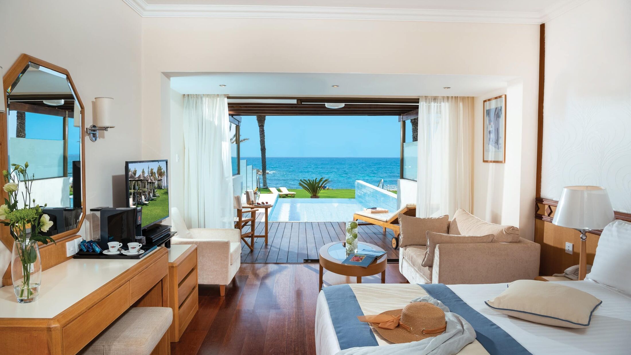 Athena-Beach-2024-Junior-Suite-Private-Pool-005-119231-Hybris