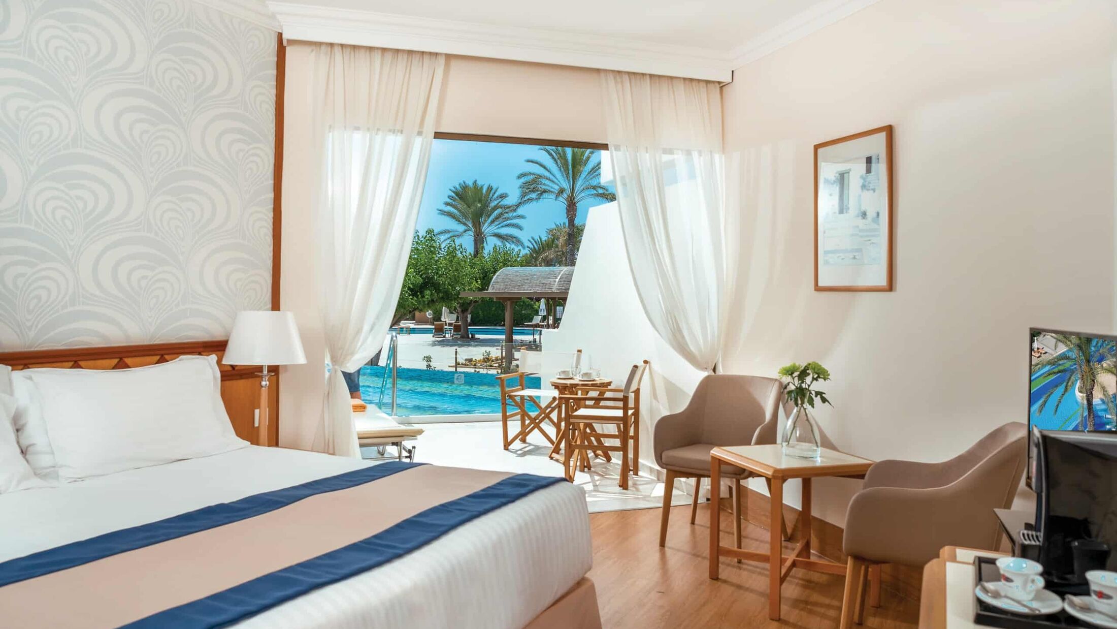 Athena-Beach-2024-Superior-SwimUp-Room-002-119231-Hybris