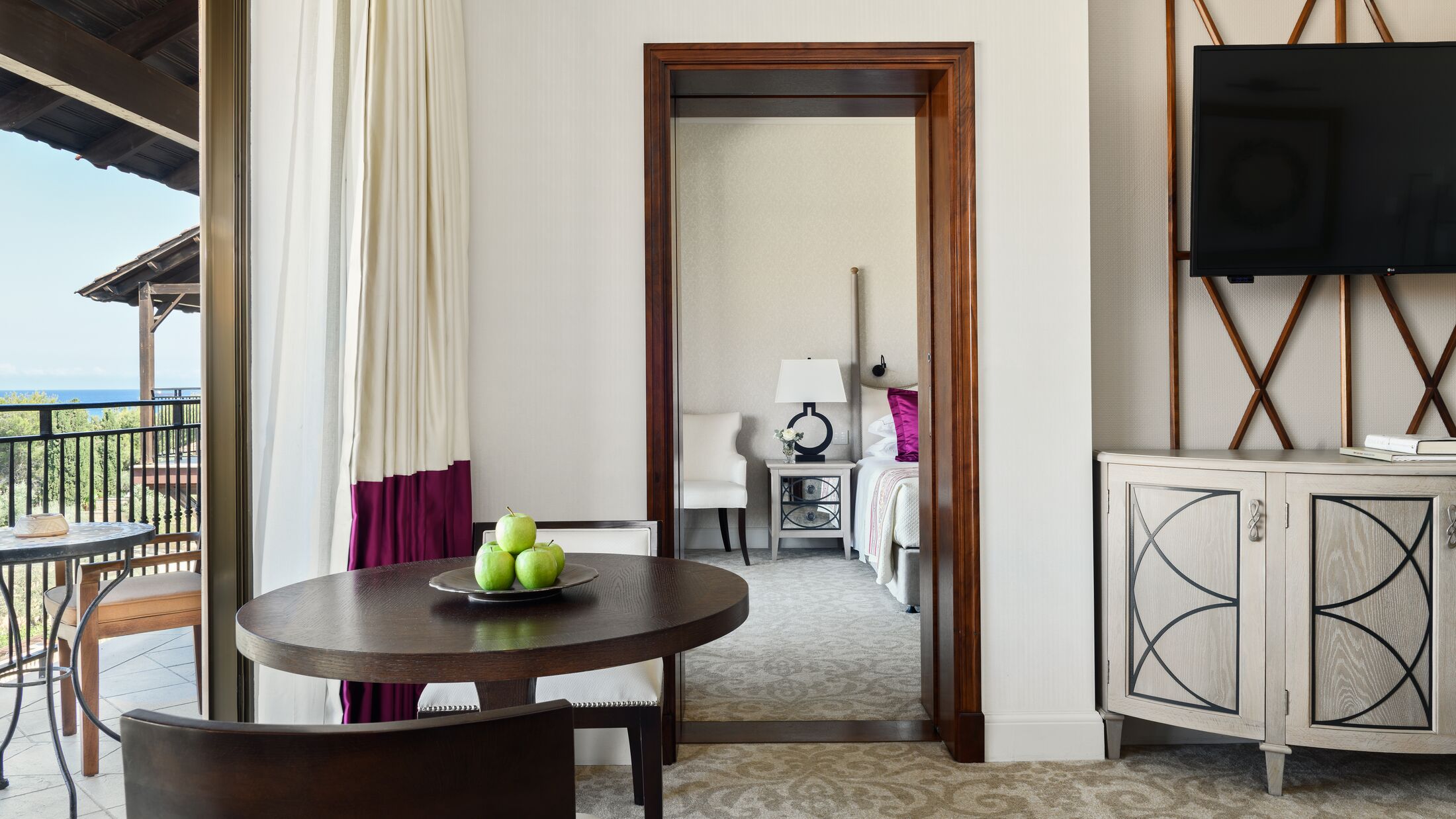 Elysium-2024-Junior-Suite-001-108984-Hybris