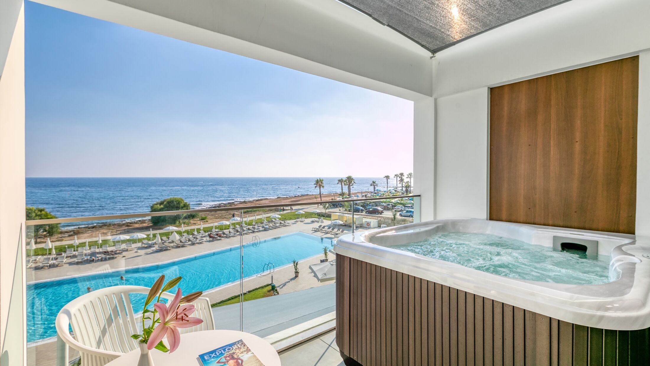 Louis-Ivi-Mare-2024-Junior-Suite-Jacuzzi-021-121995-Hybris