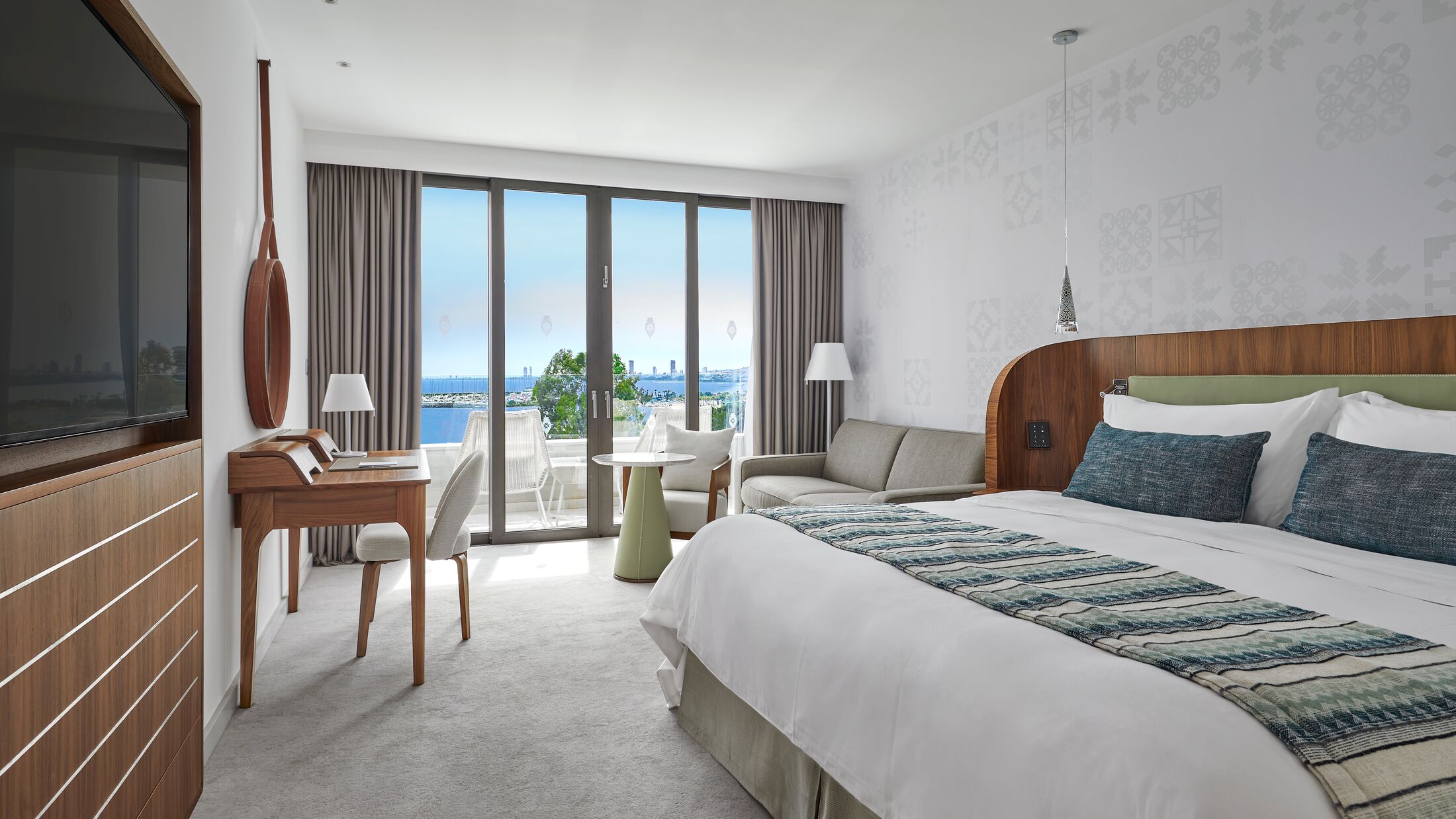 ParkLane-Limassol-2025-Deluxe-Room-Sea-View-003-100714-Hybris