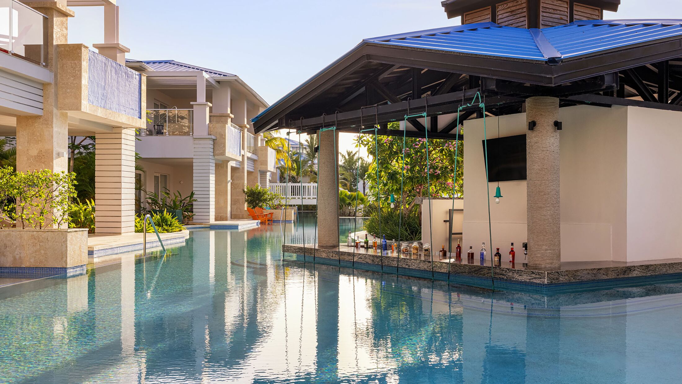 Swim-Up Bar