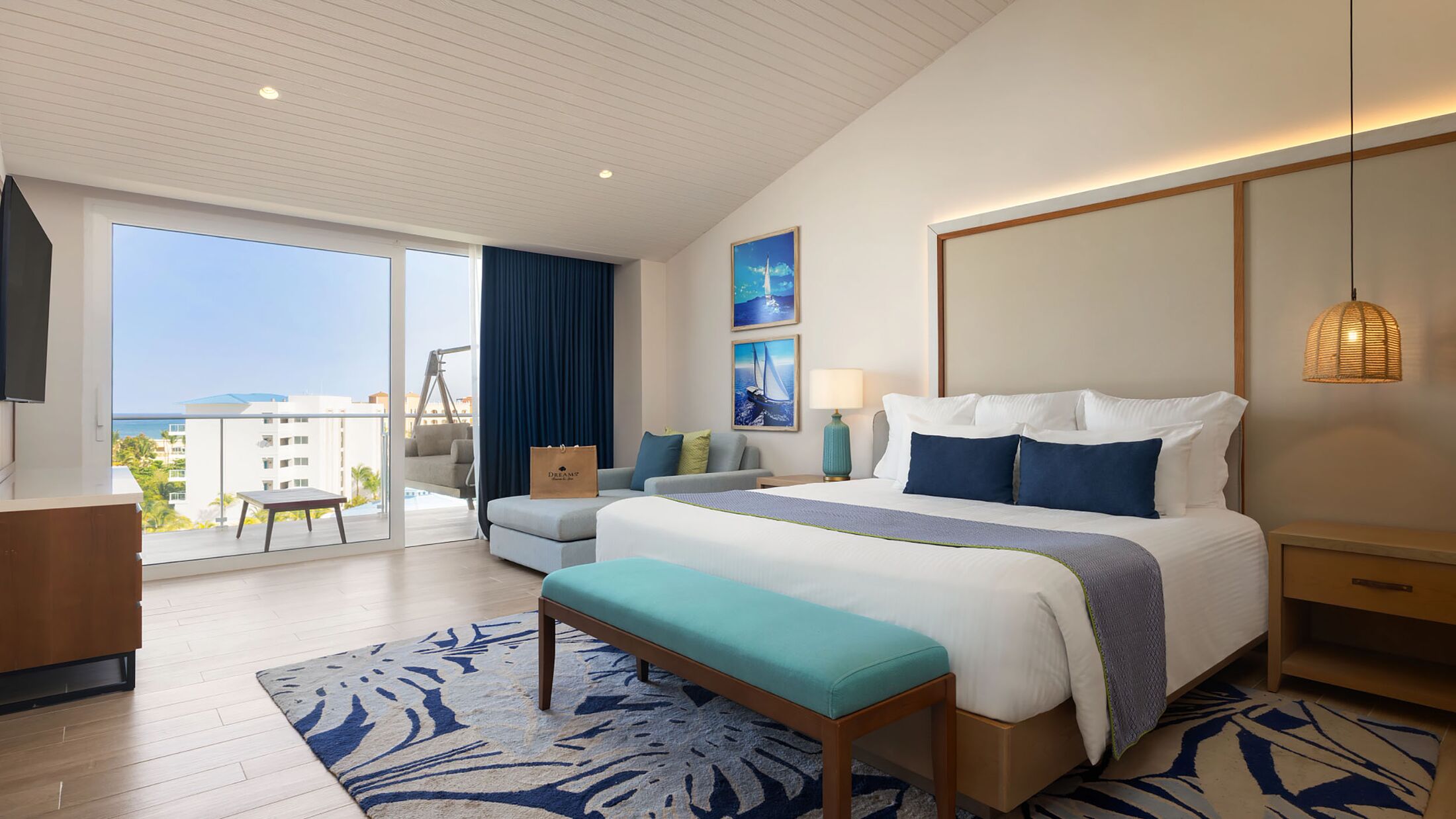 Preferred Club Master King Suite with Ocean View