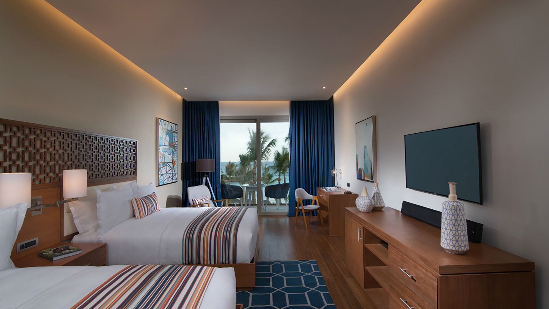 Eden-Roc-2023-Beachfront-Deluxe-Room-001-120980-Hybris