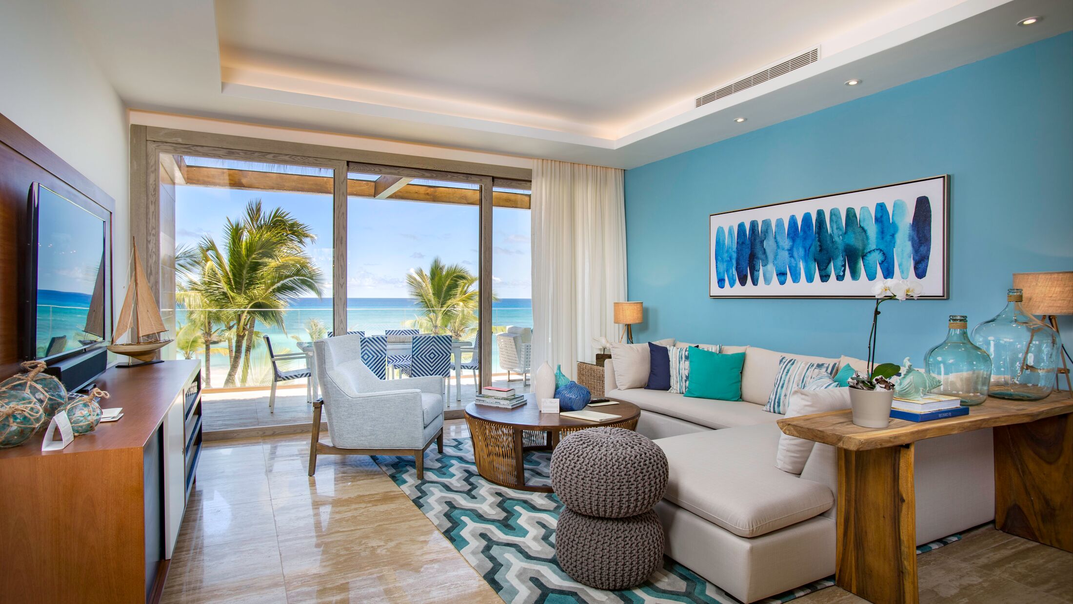 Eden-Roc-2023-Beachfront-Suite-001-120980-Hybris